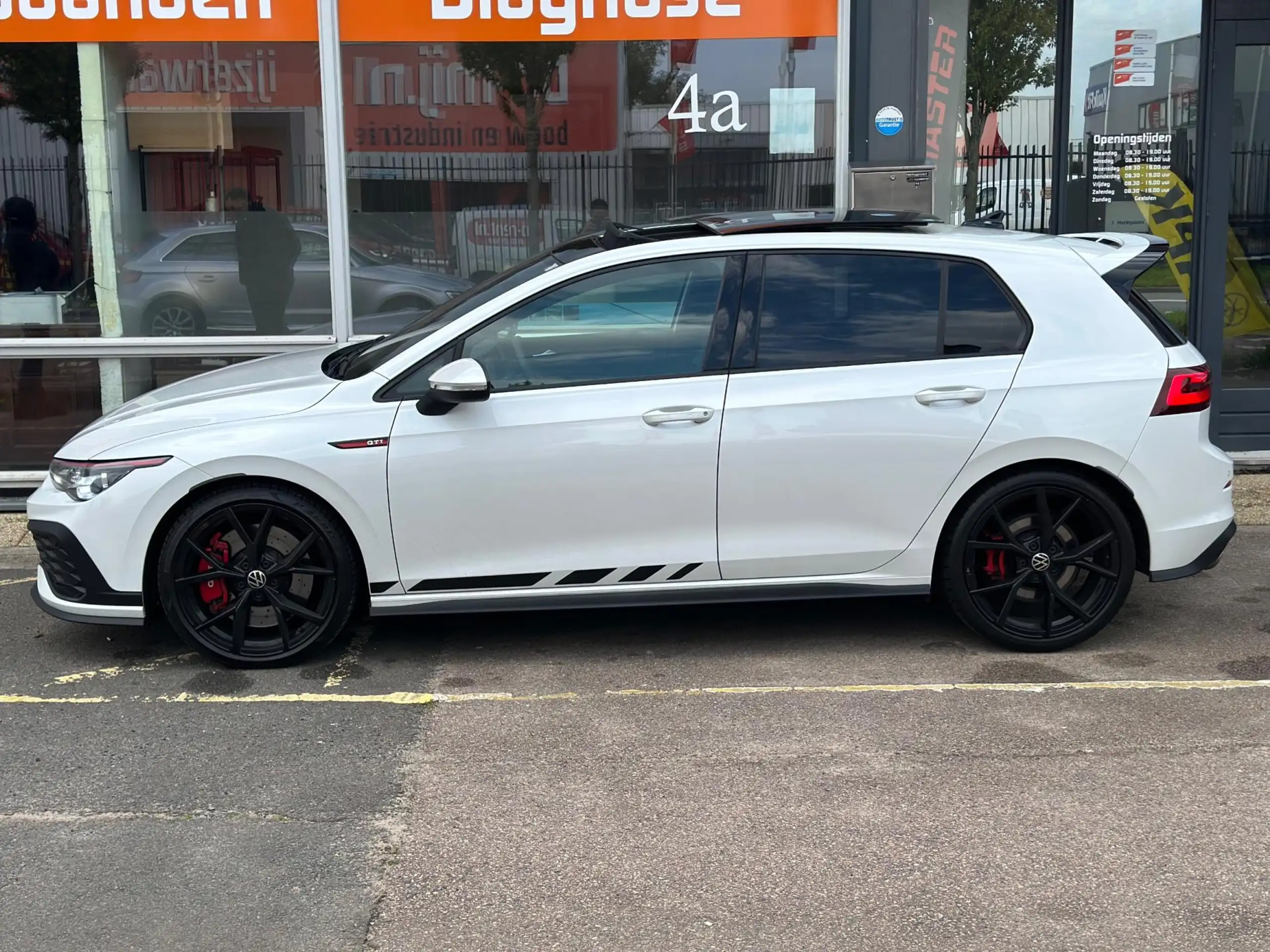 Volkswagen - Golf GTI