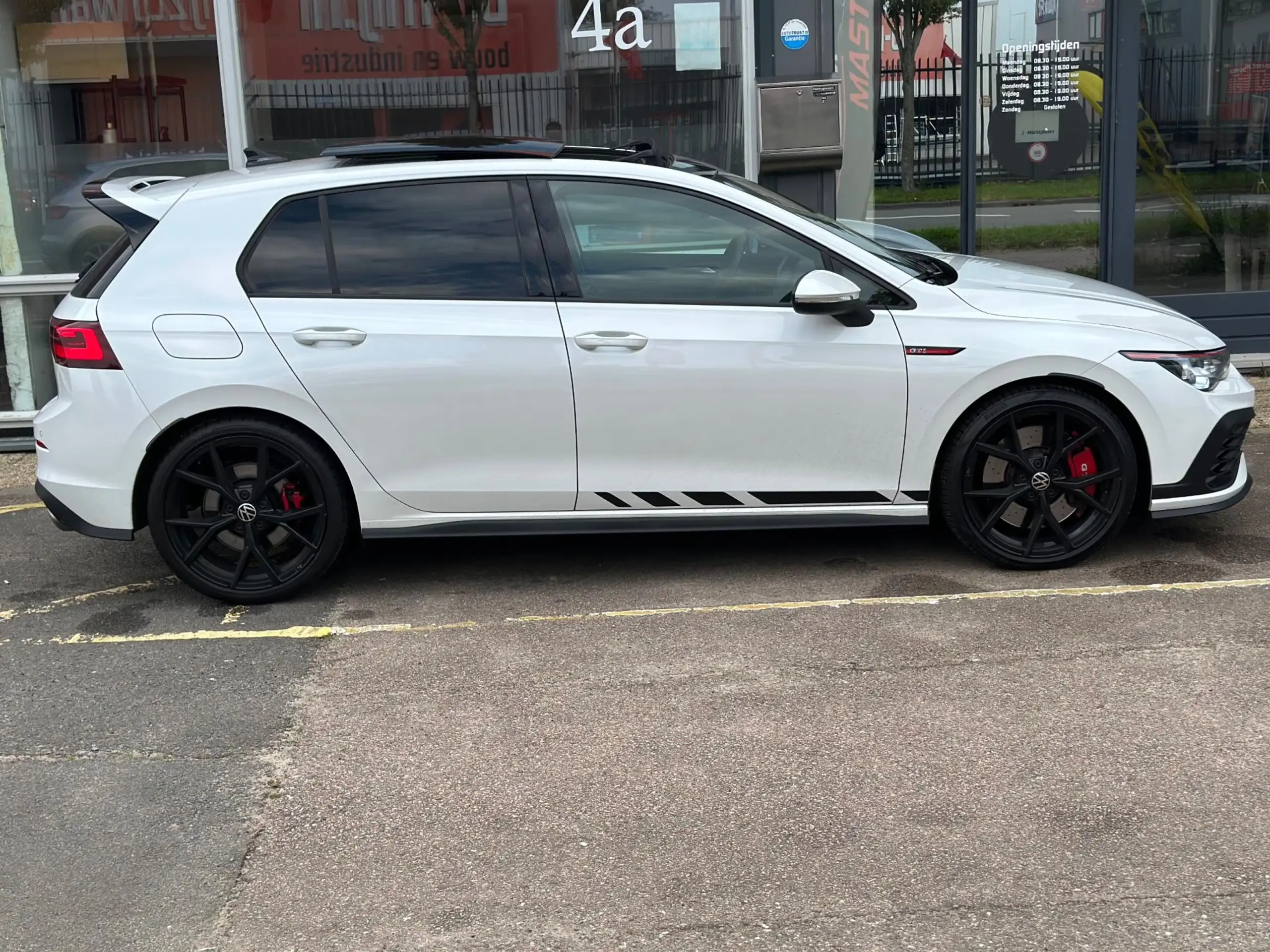 Volkswagen - Golf GTI