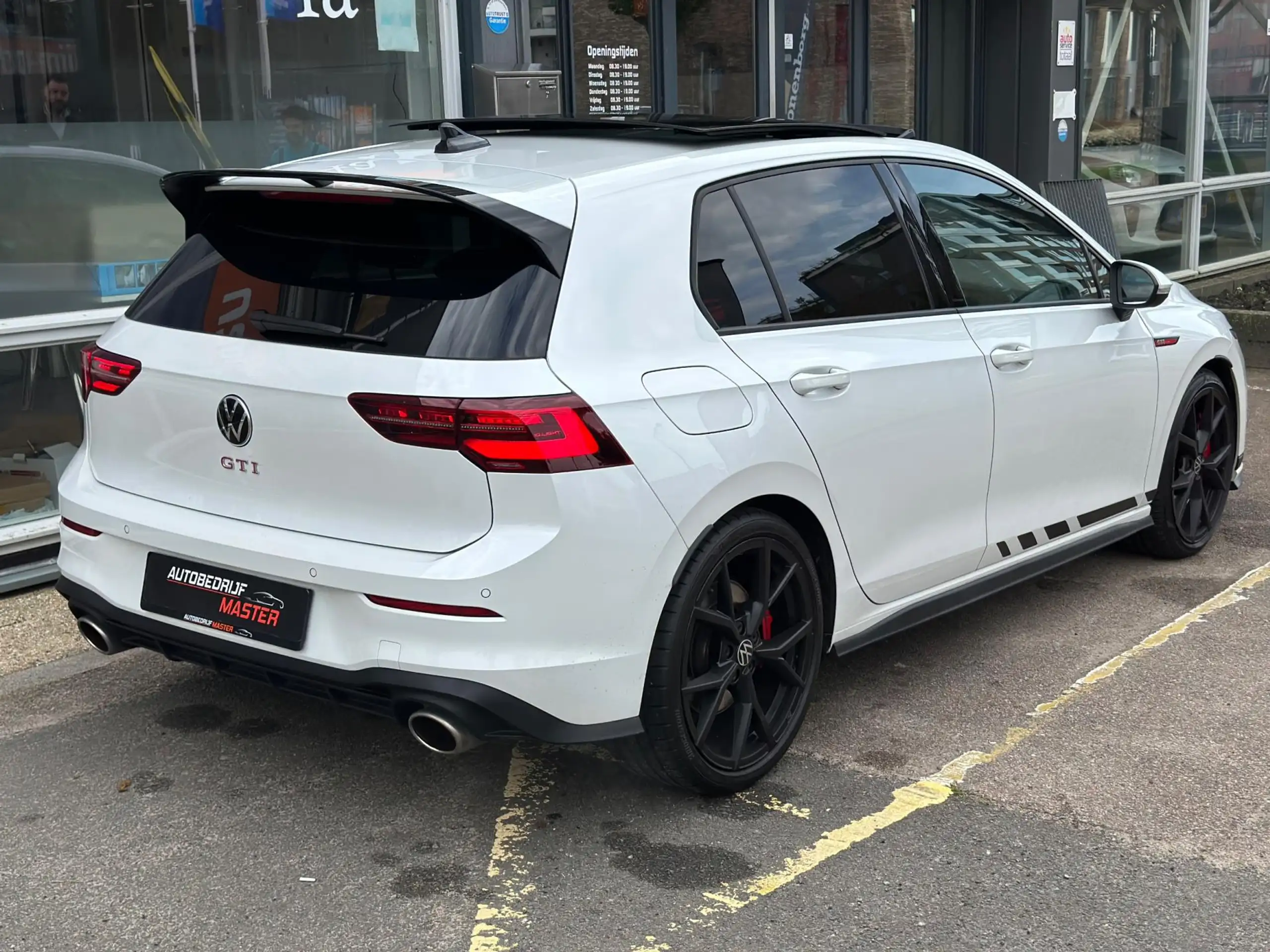 Volkswagen - Golf GTI