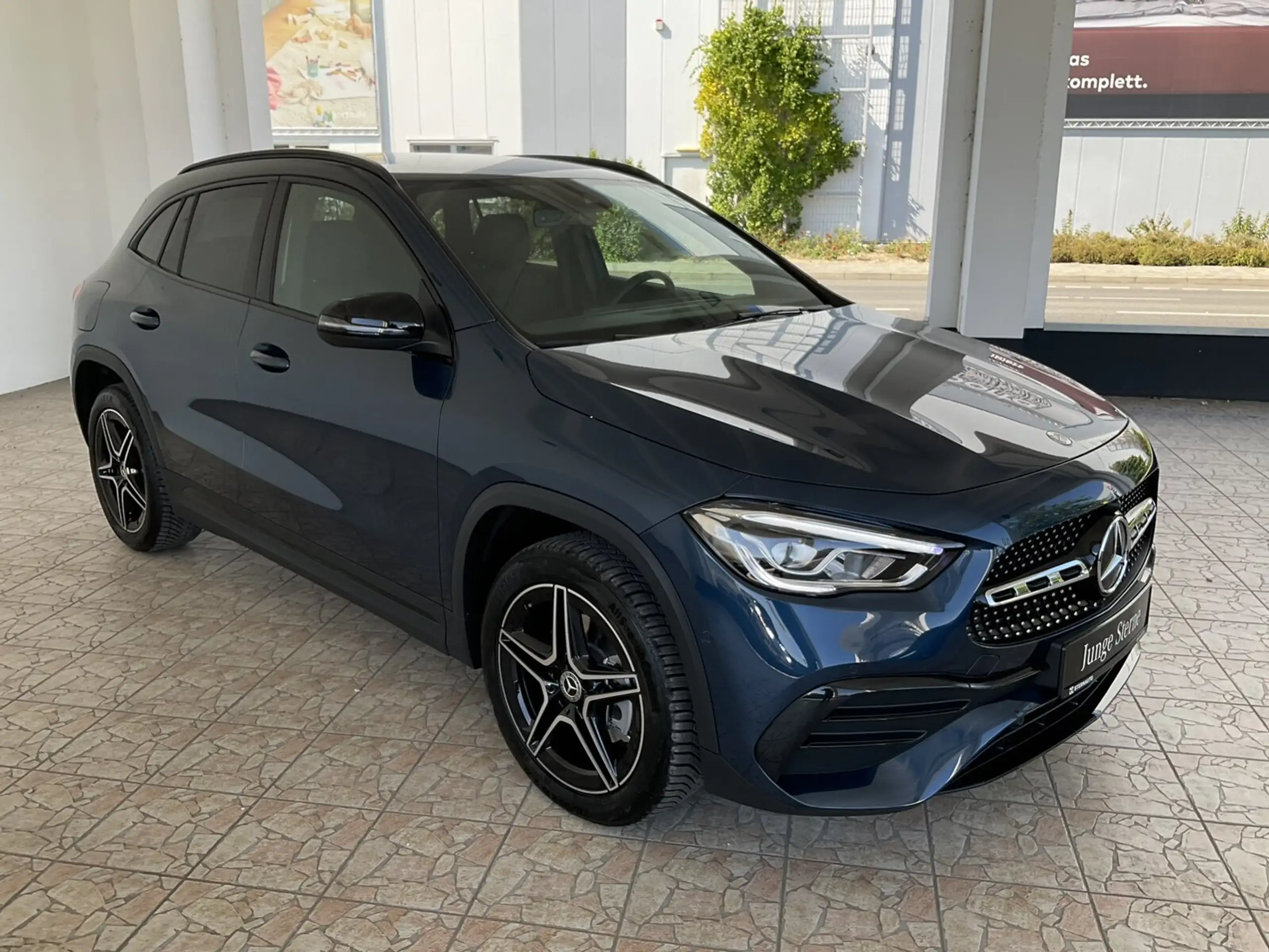 Mercedes-Benz - GLA 250