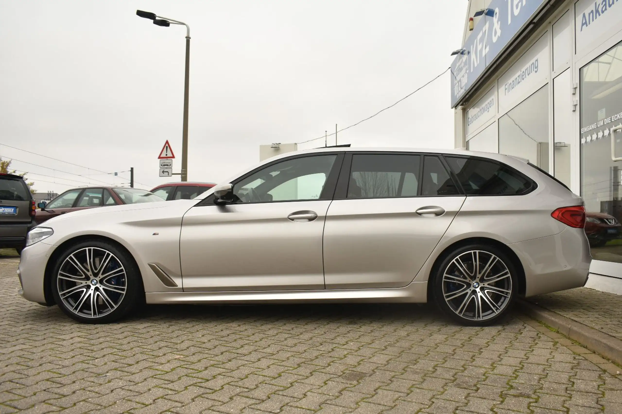 BMW - 550