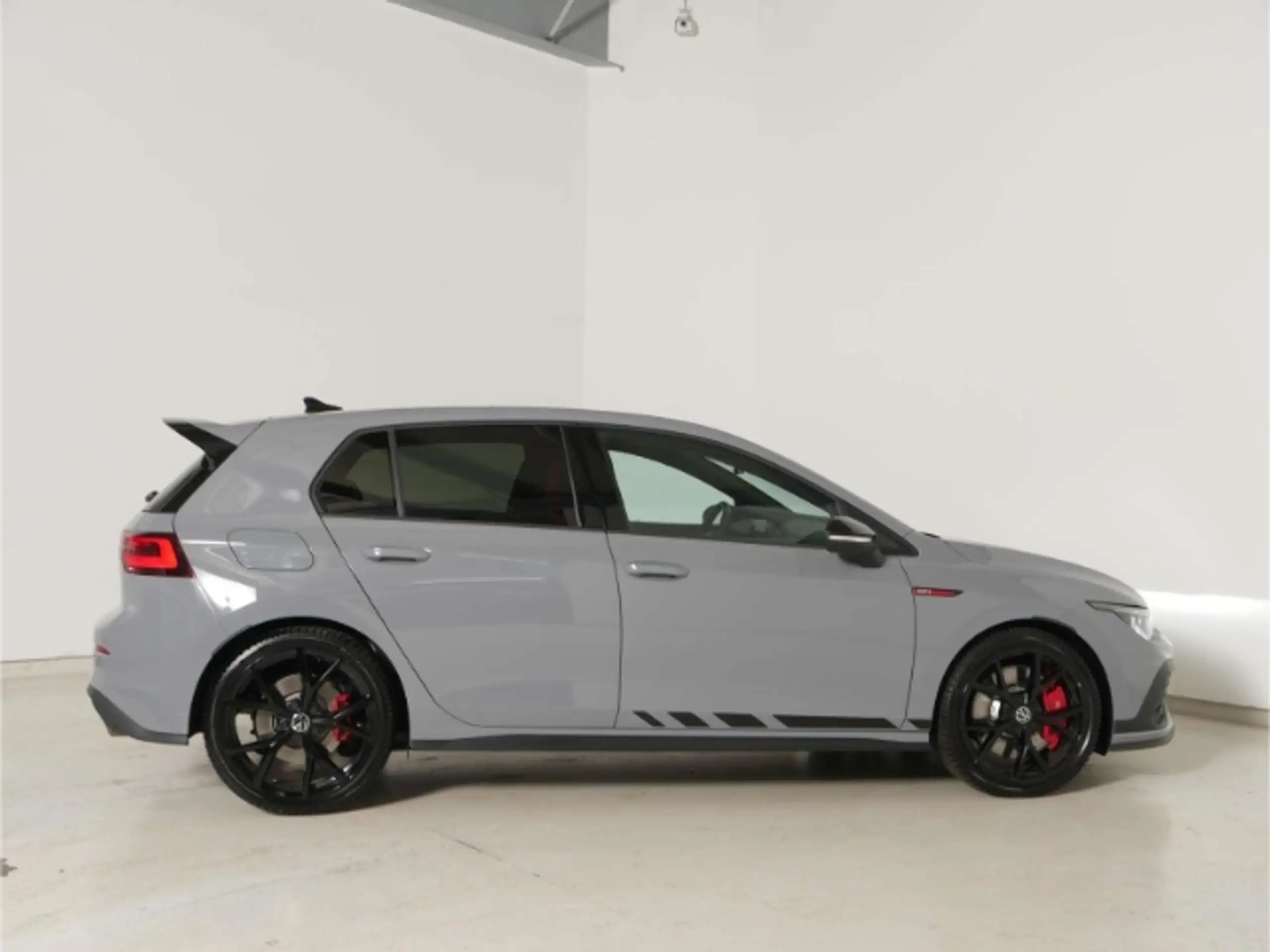 Volkswagen - Golf GTI