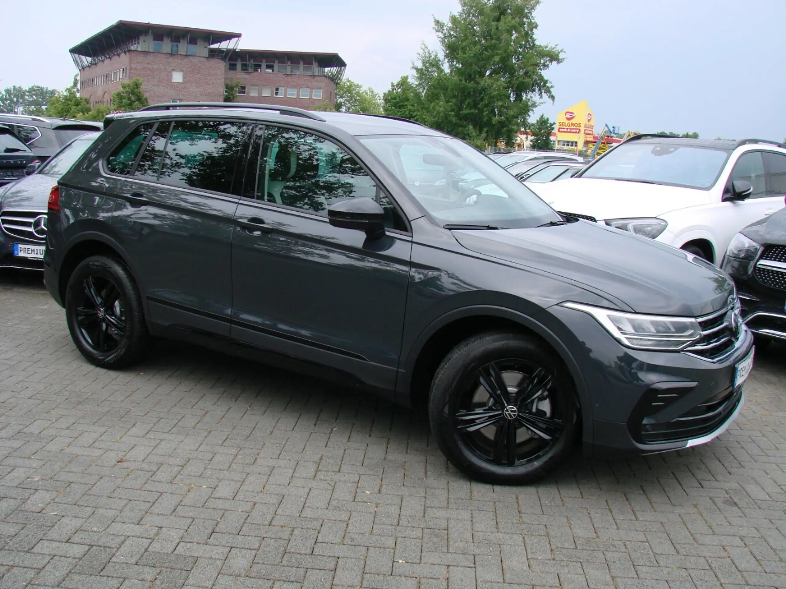 Volkswagen - Tiguan