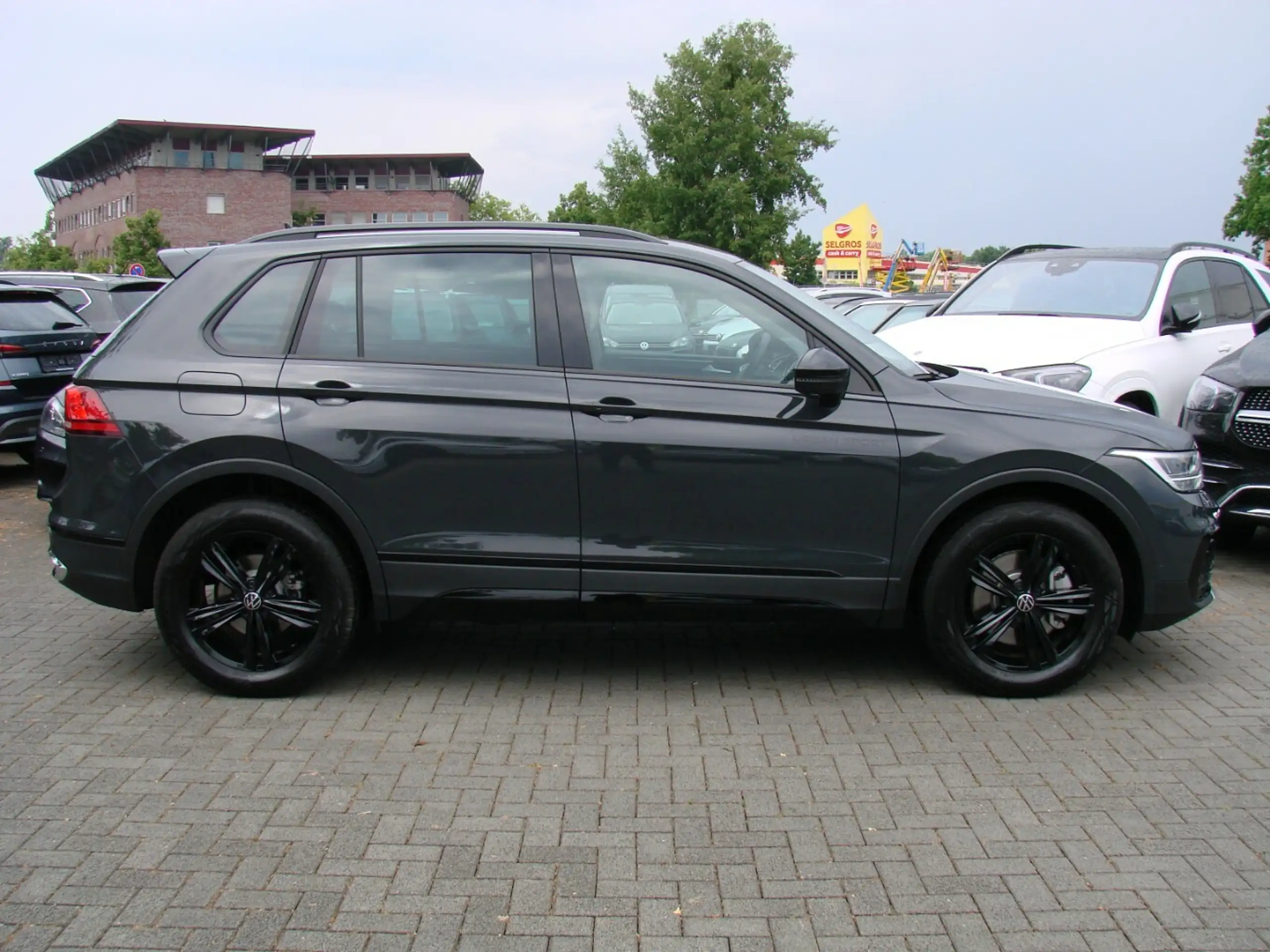 Volkswagen - Tiguan