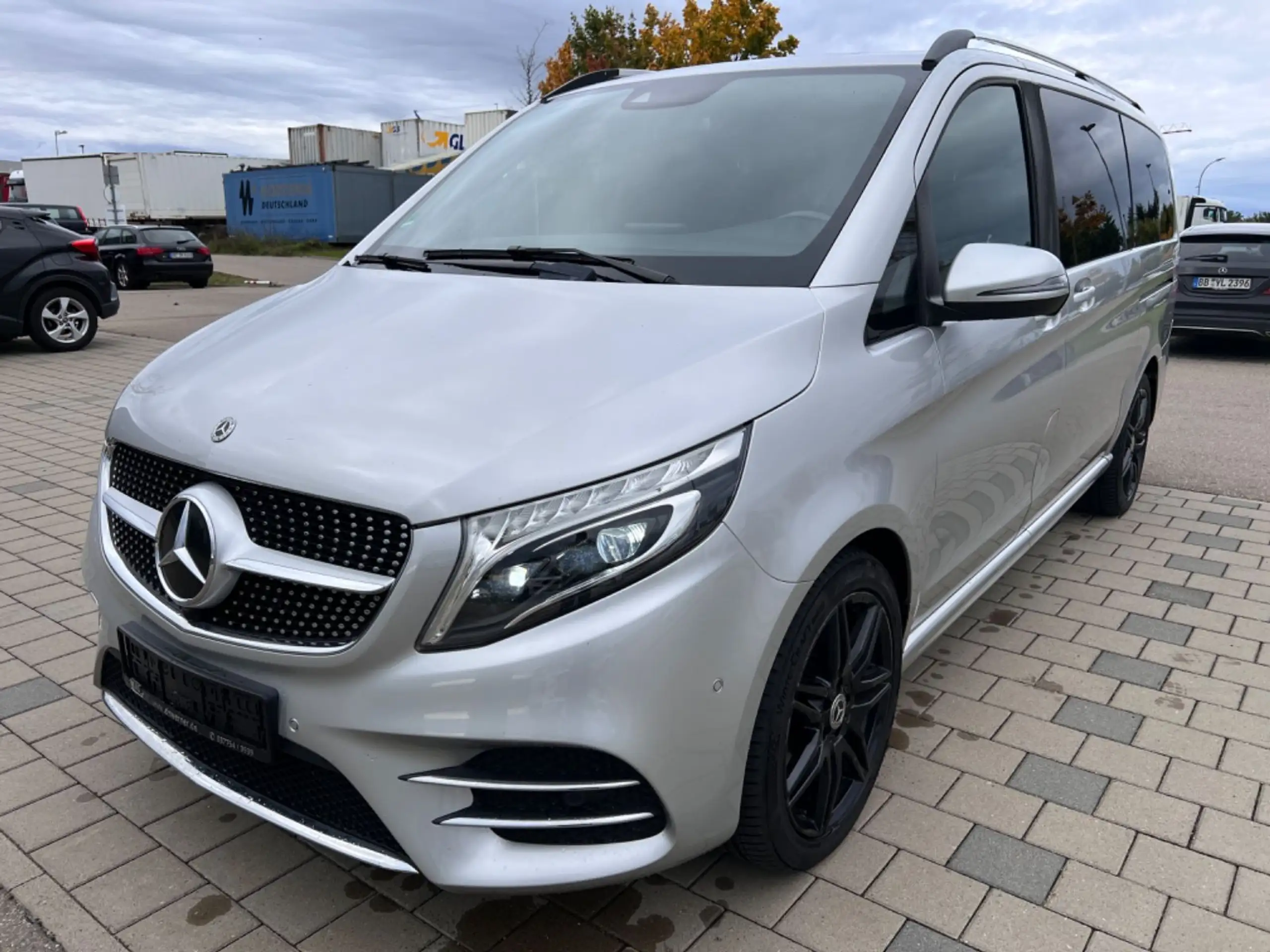 Mercedes-Benz - V 250