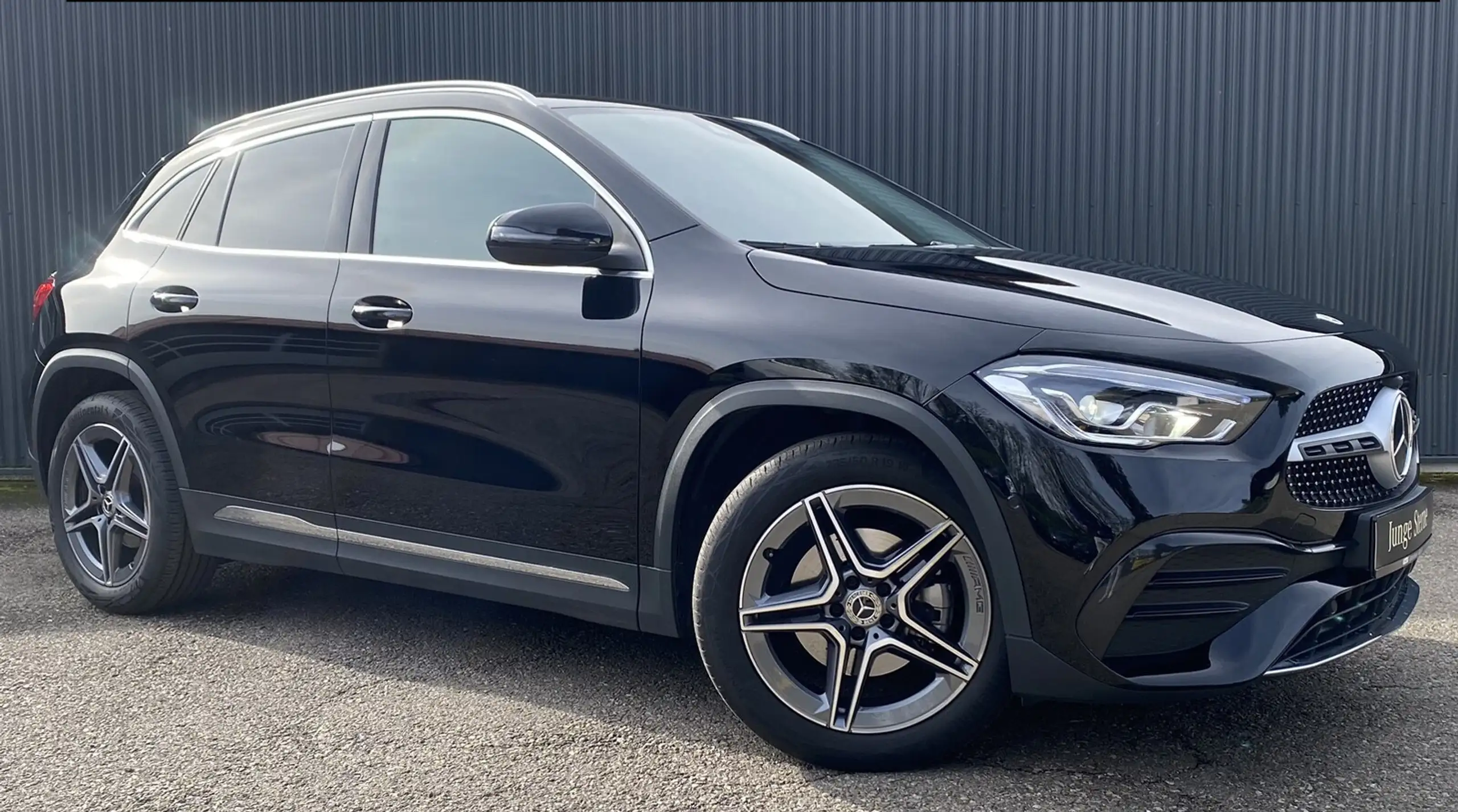 Mercedes-Benz - GLA 200