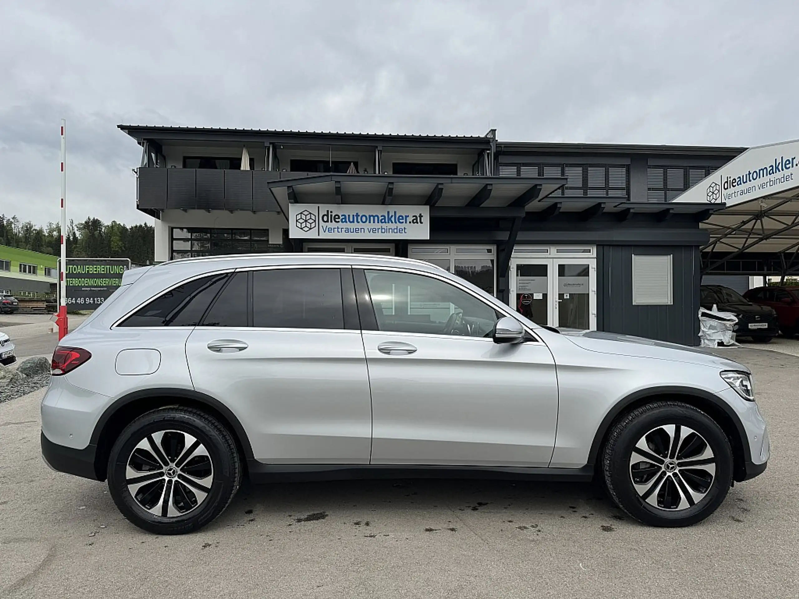 Mercedes-Benz - GLC 220