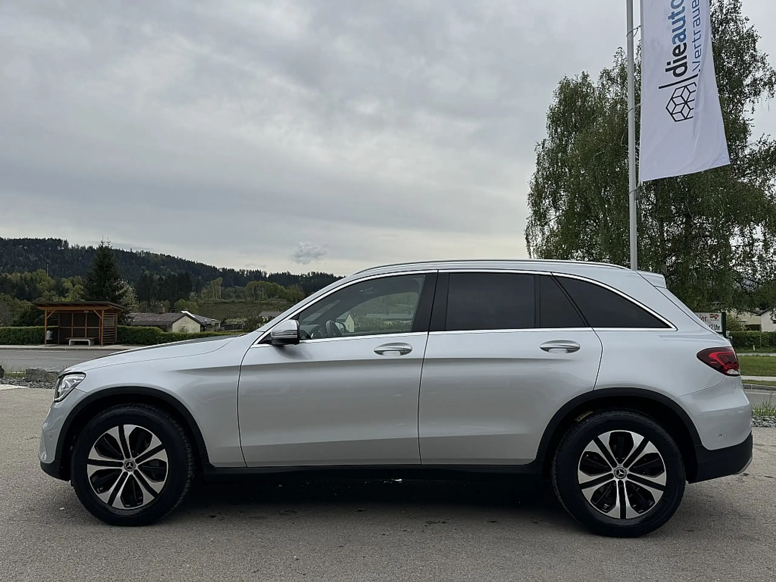 Mercedes-Benz - GLC 220