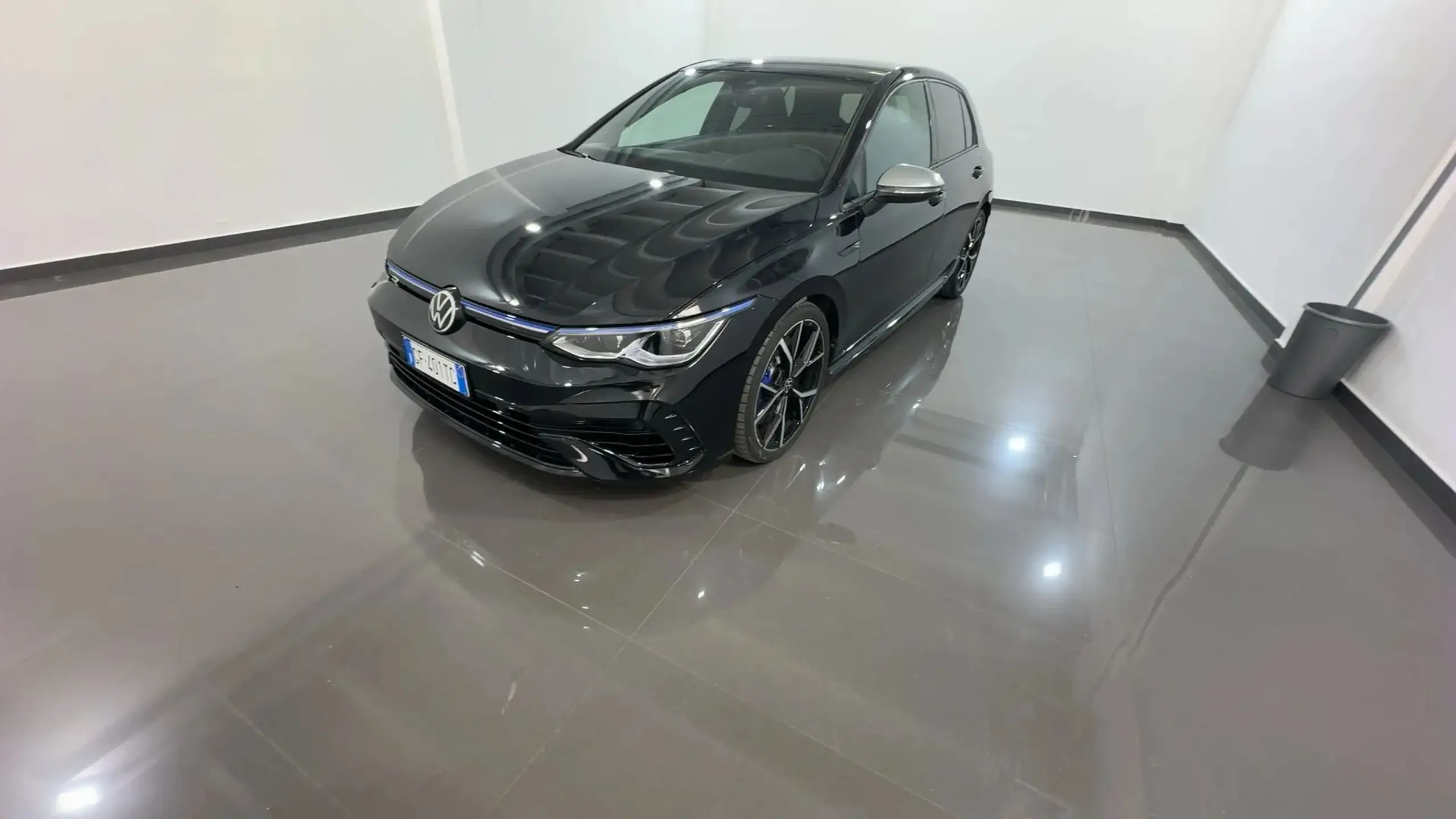 Volkswagen - Golf R