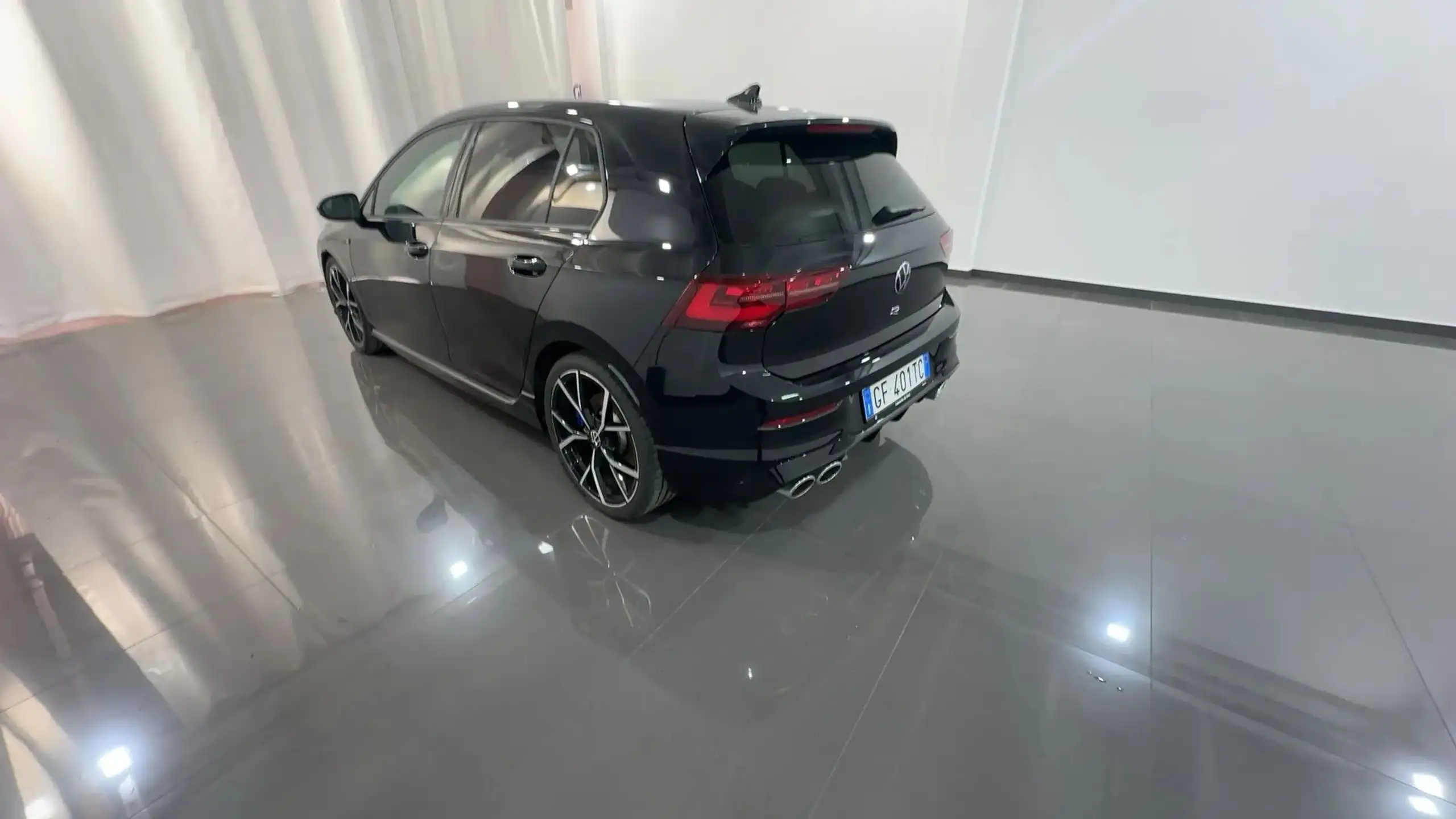 Volkswagen - Golf R