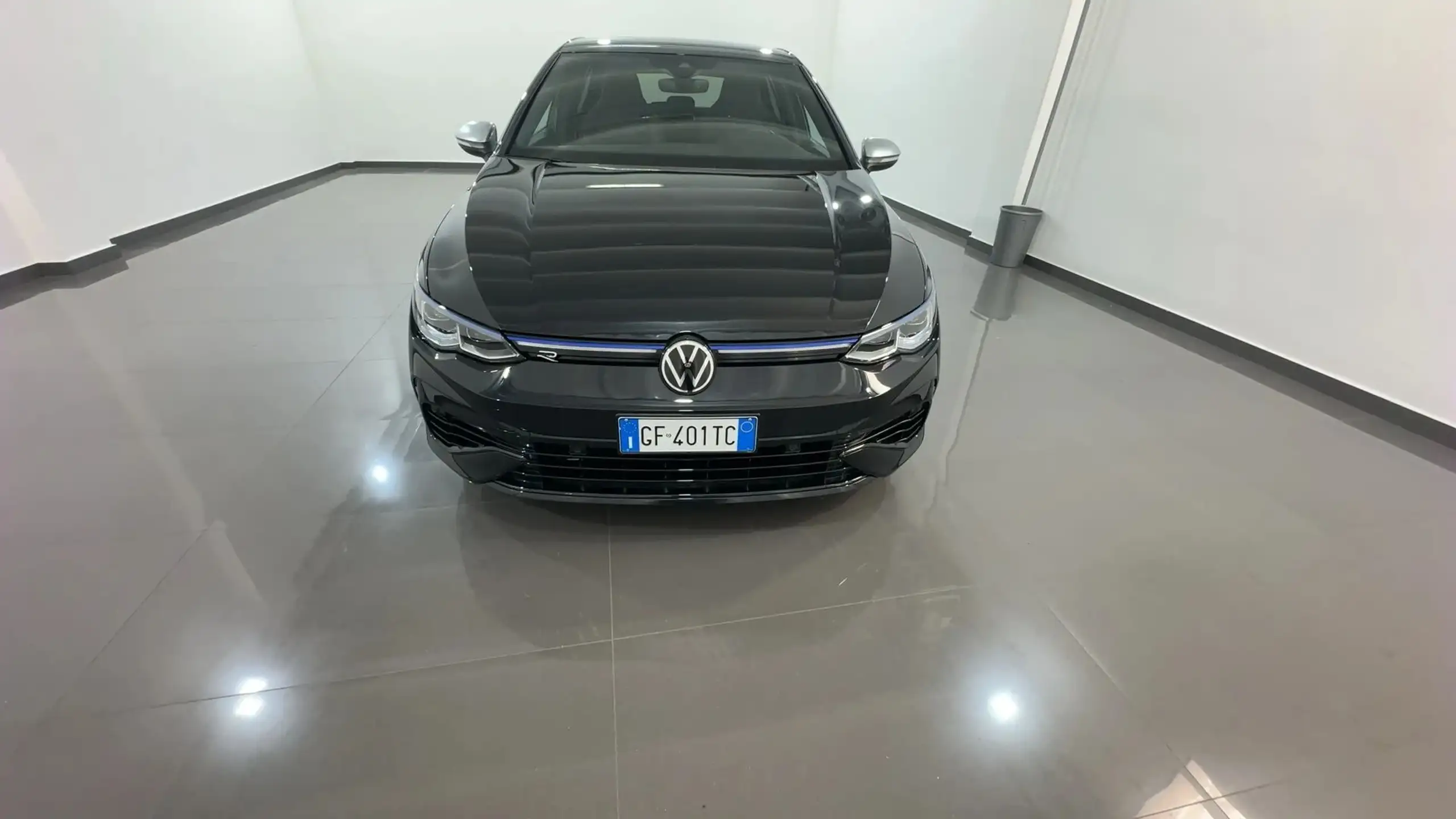 Volkswagen - Golf R