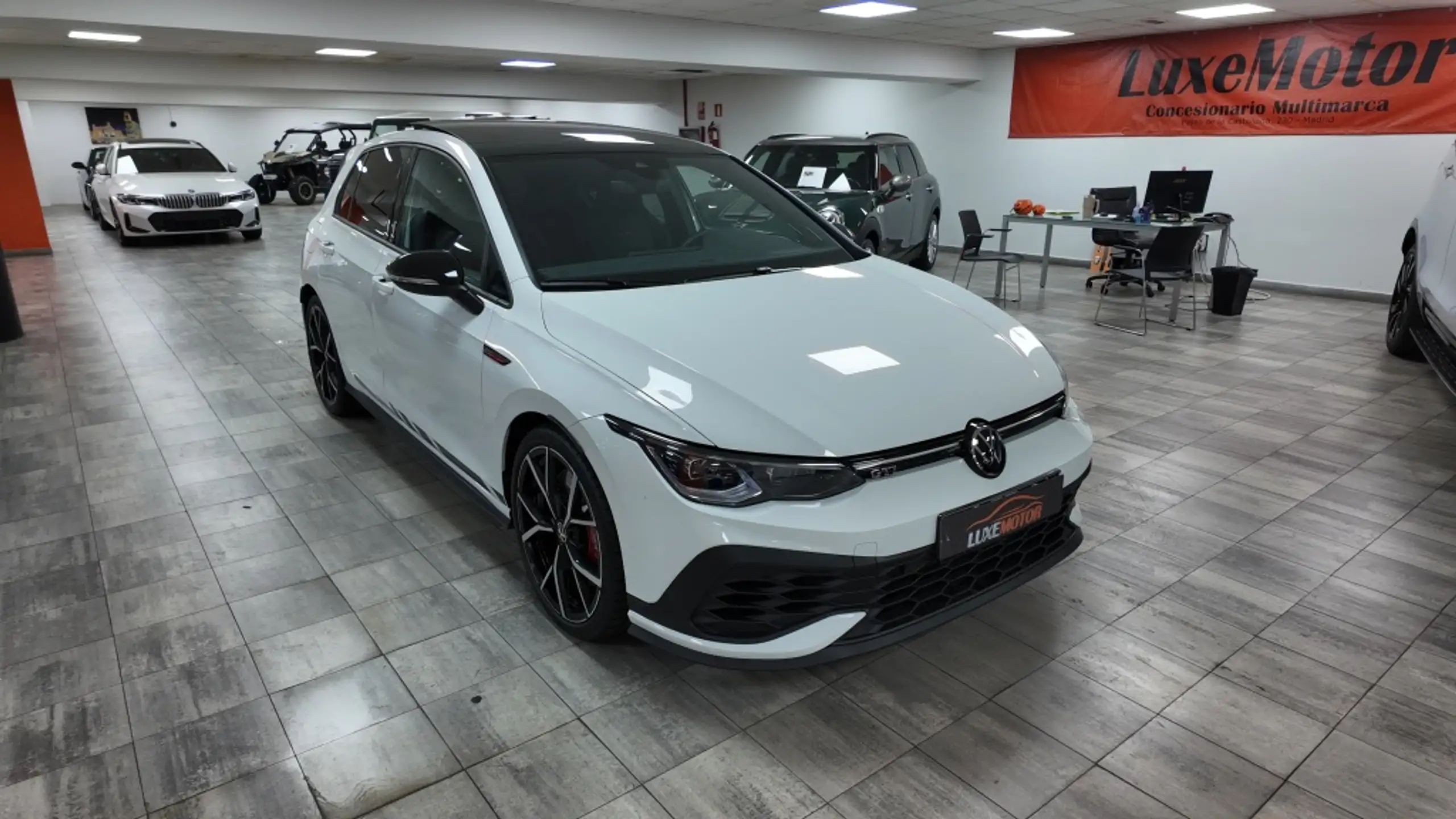 Volkswagen - Golf GTI