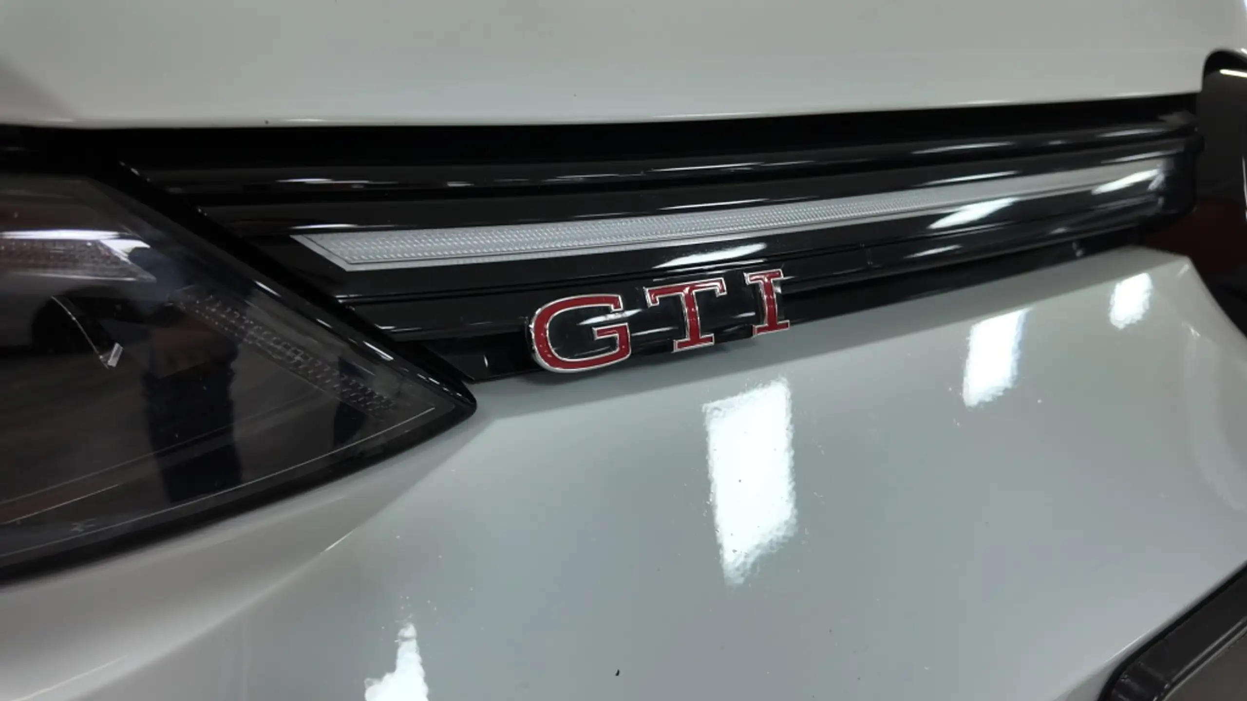 Volkswagen - Golf GTI