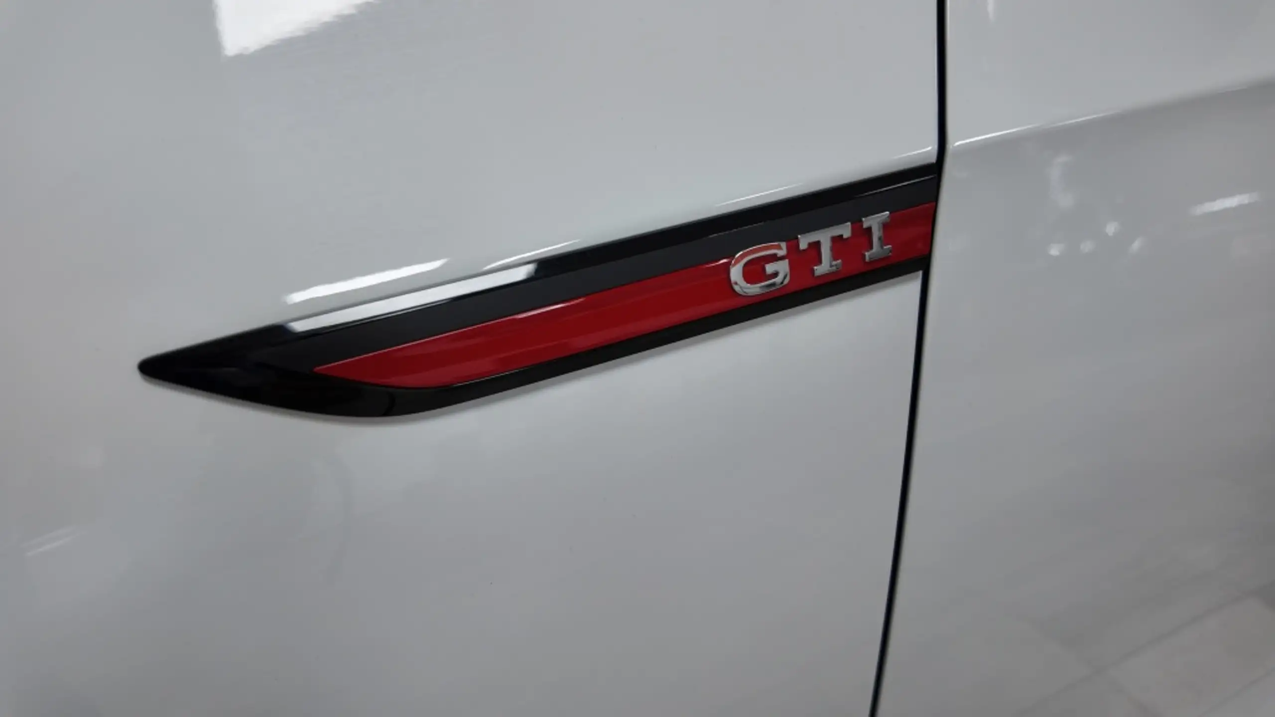 Volkswagen - Golf GTI