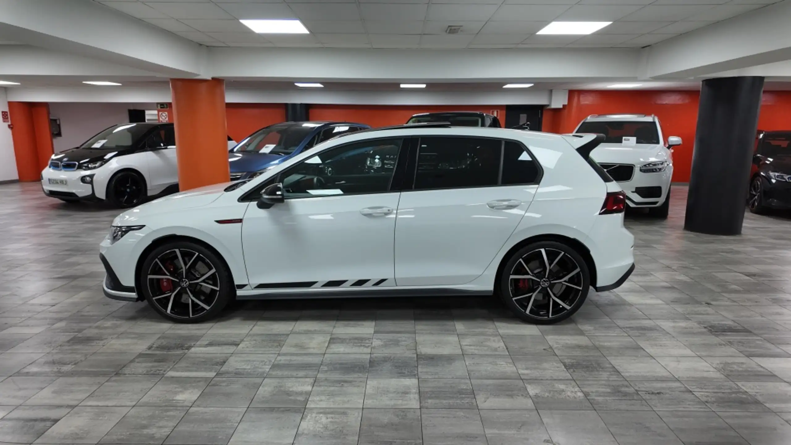 Volkswagen - Golf GTI