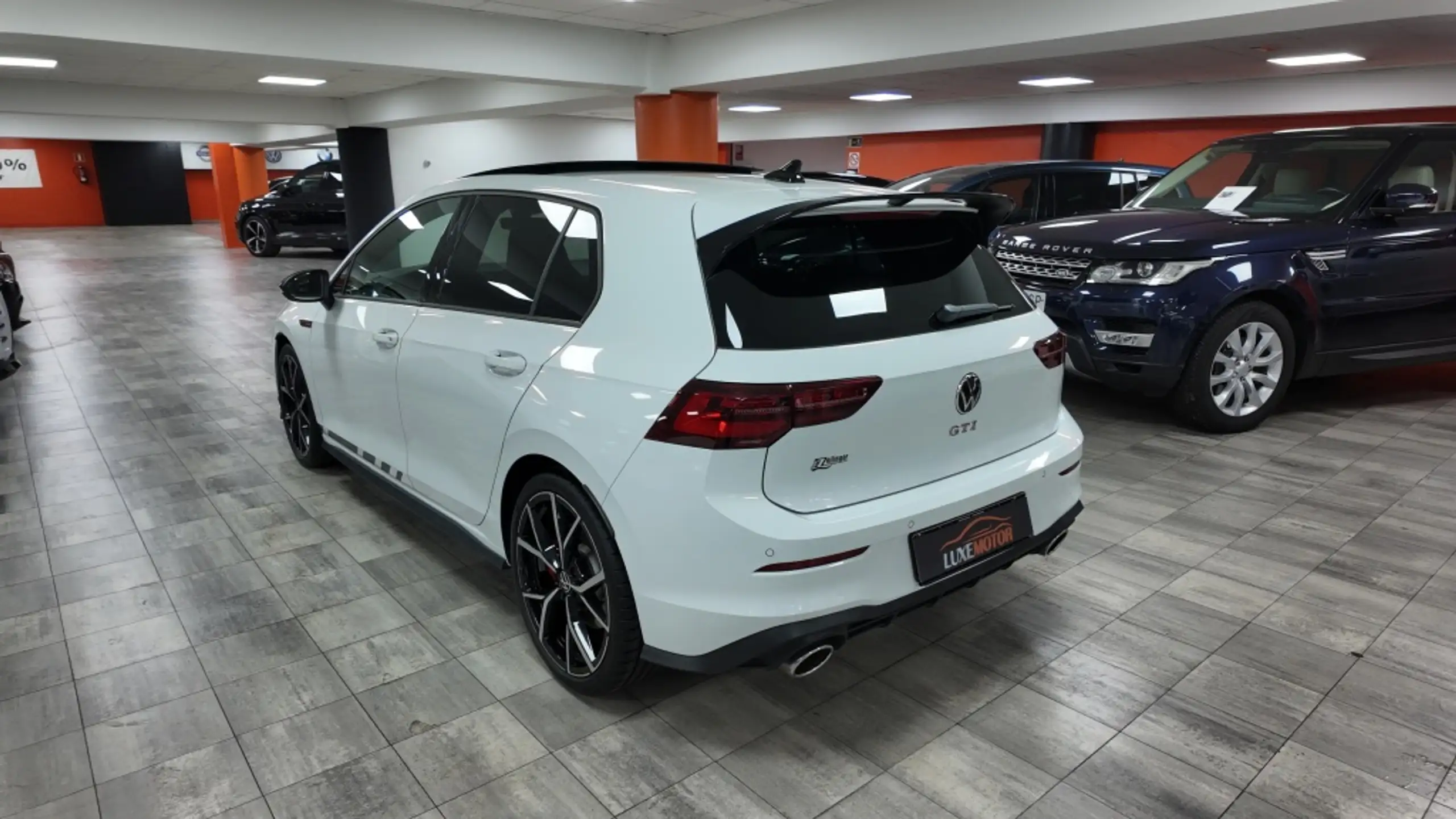 Volkswagen - Golf GTI