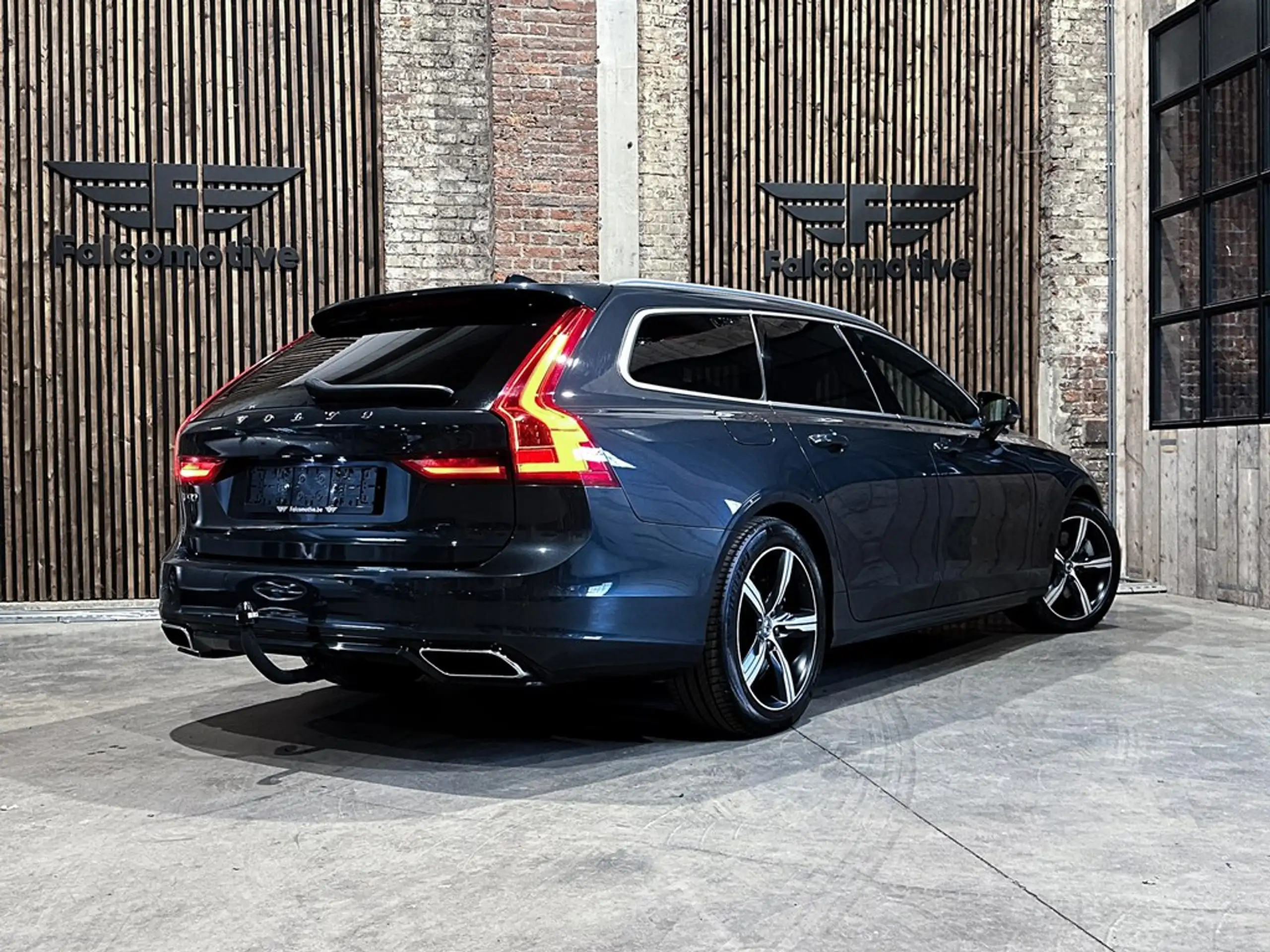 Volvo - V90