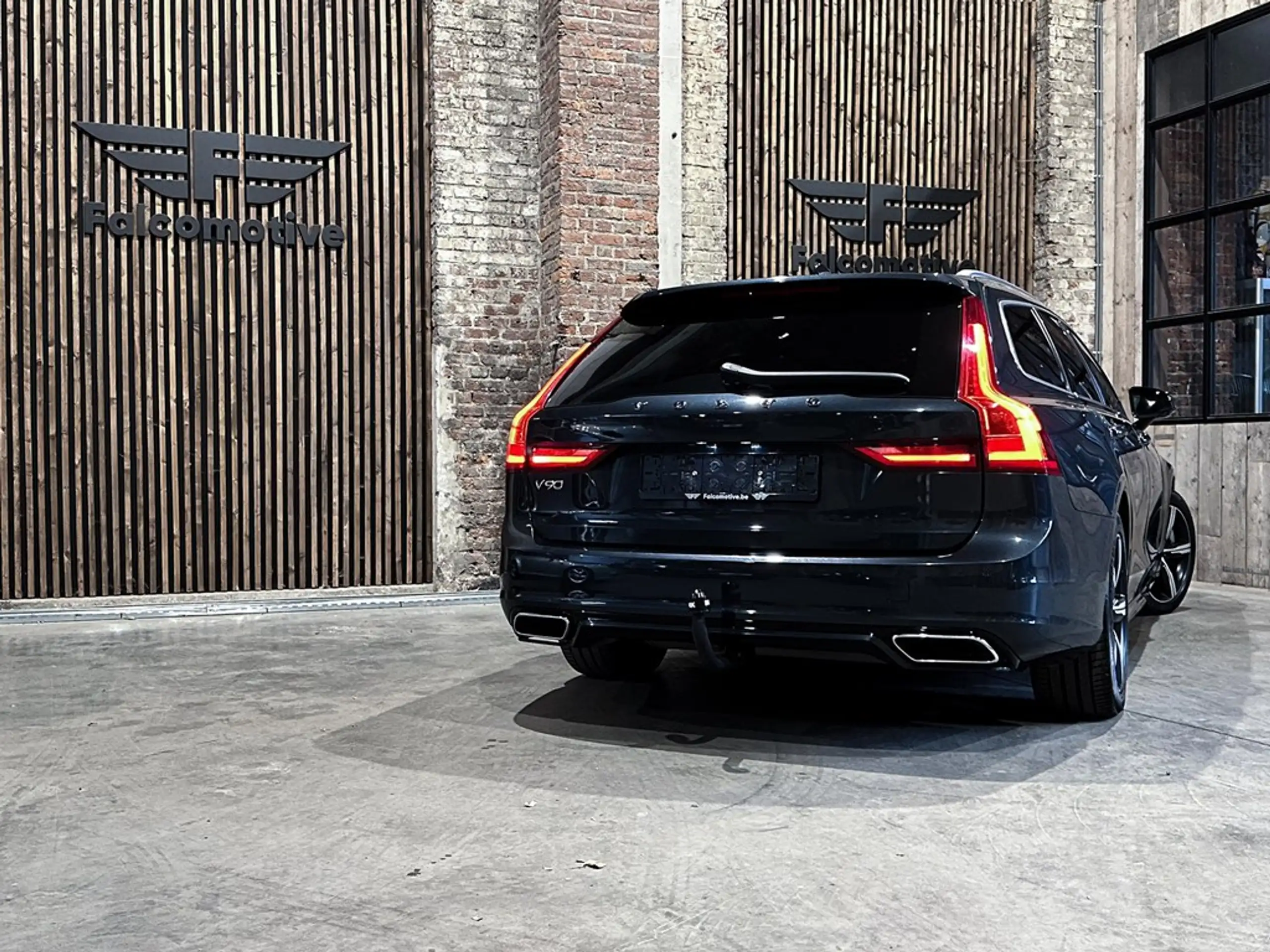 Volvo - V90