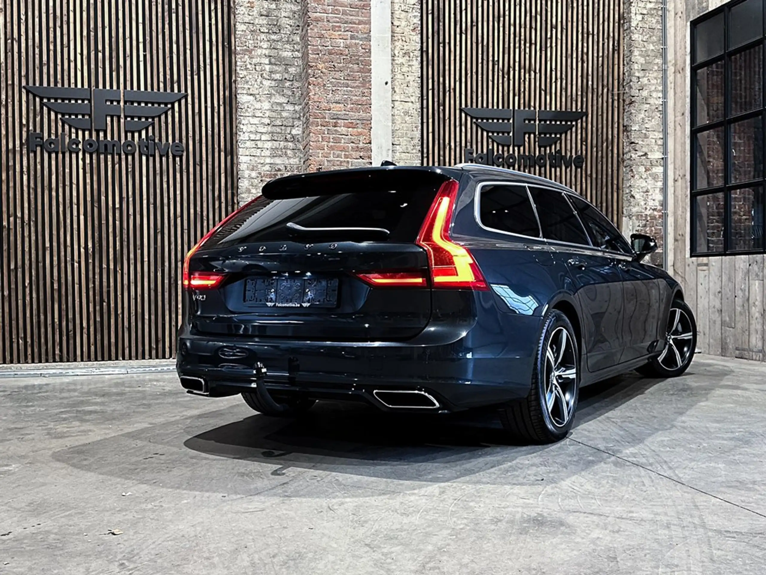 Volvo - V90