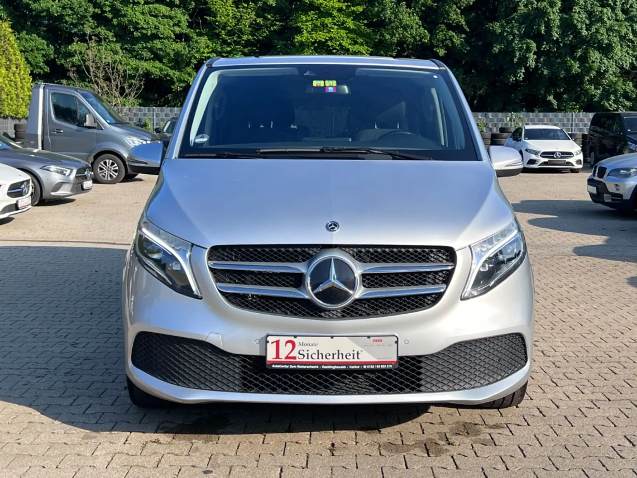 Mercedes-Benz - V 220