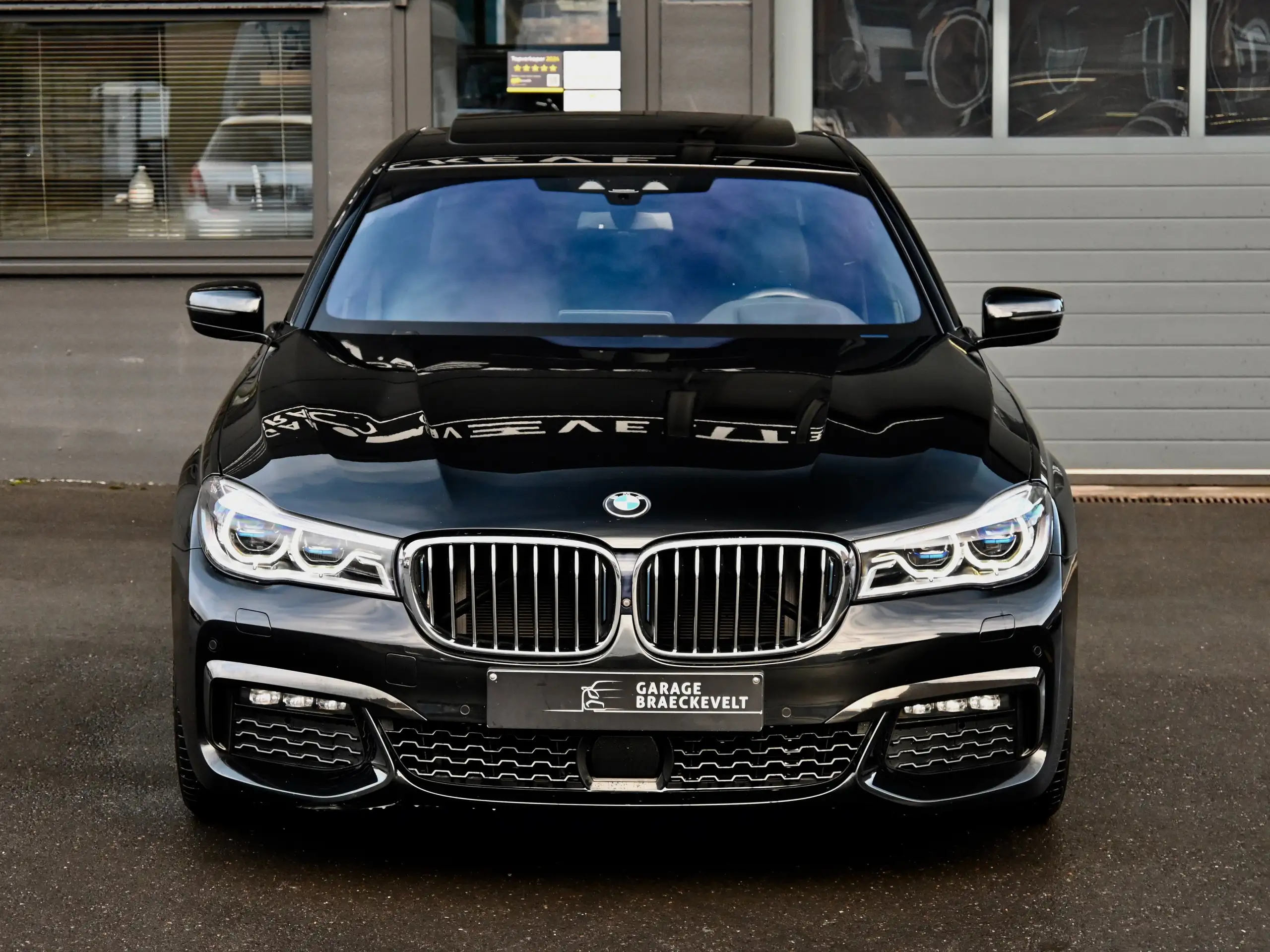 BMW - 740