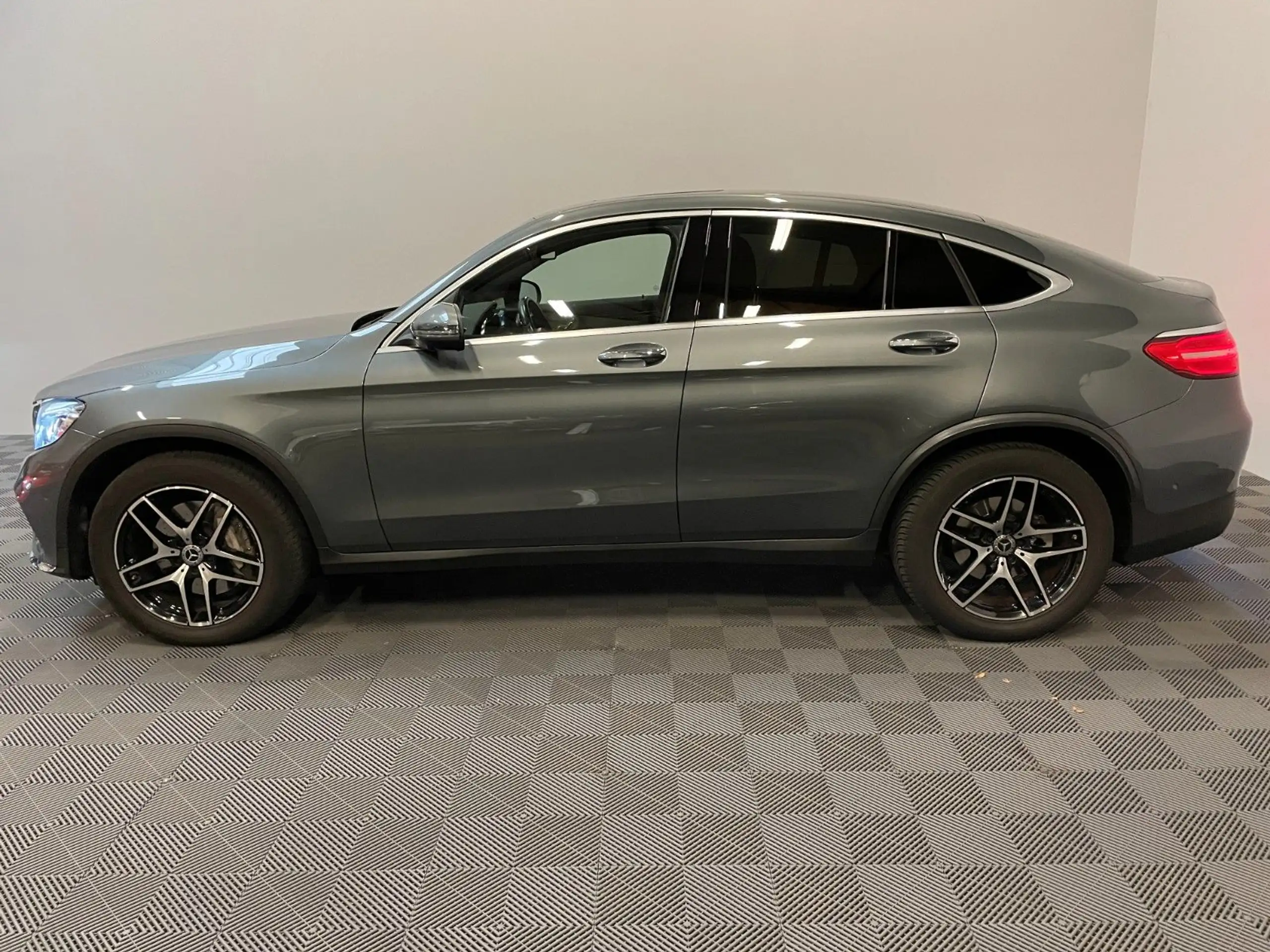 Mercedes-Benz - GLC 350