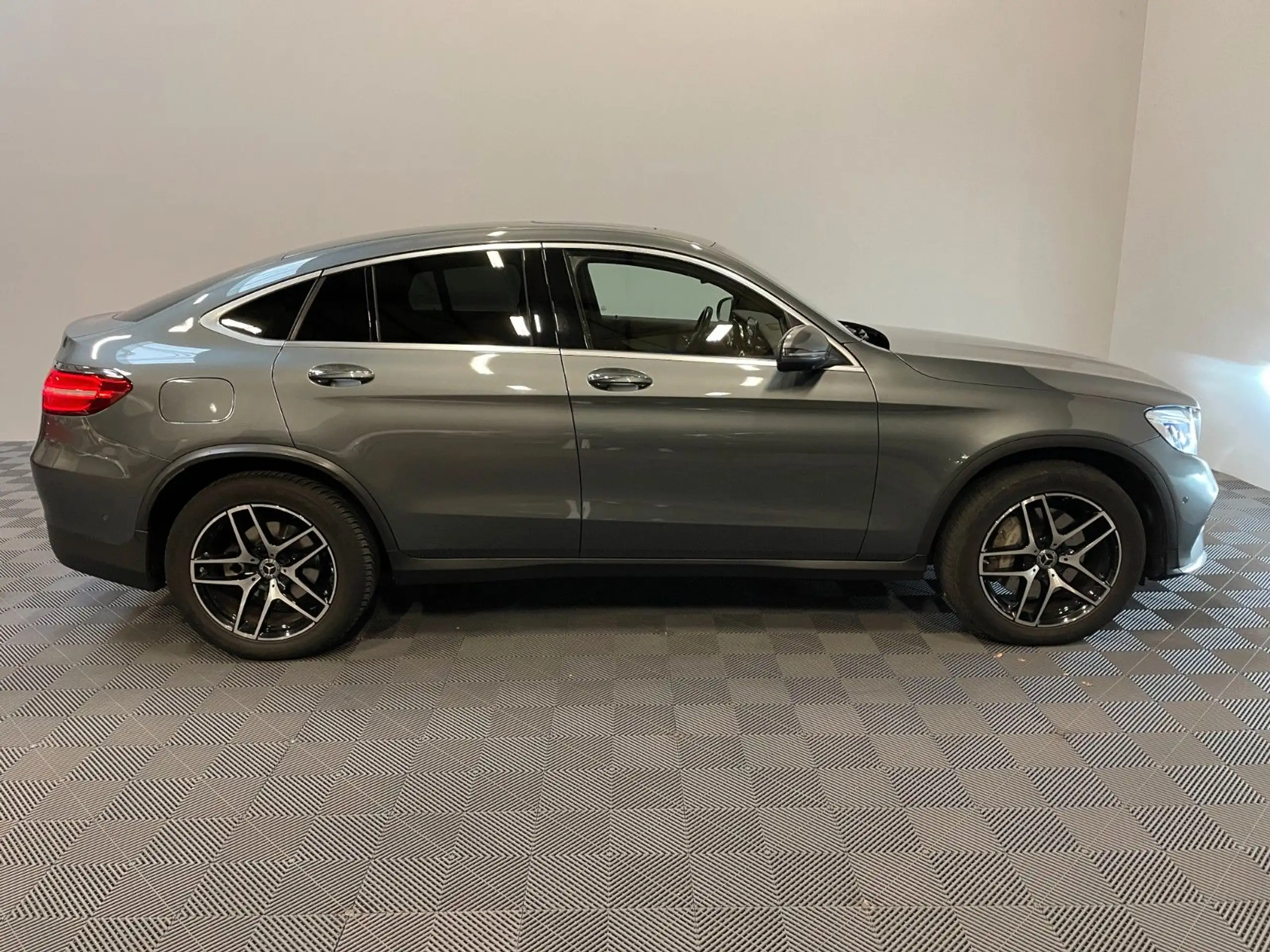 Mercedes-Benz - GLC 350