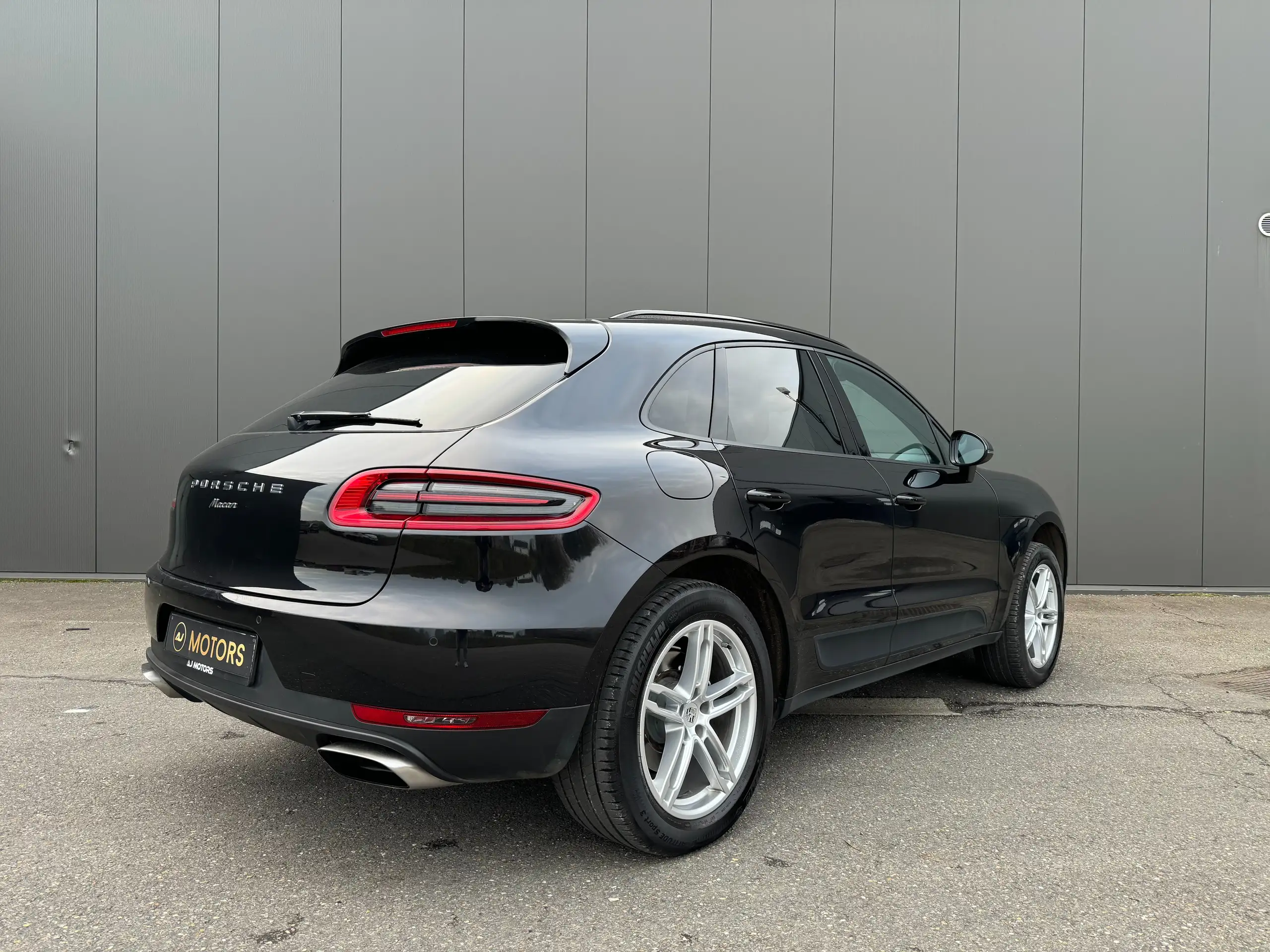 Porsche - Macan