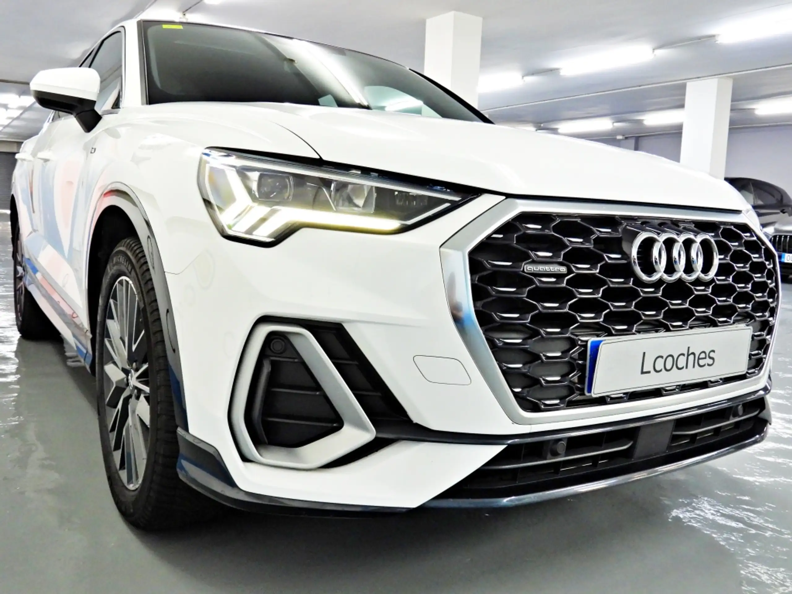 Audi - Q3