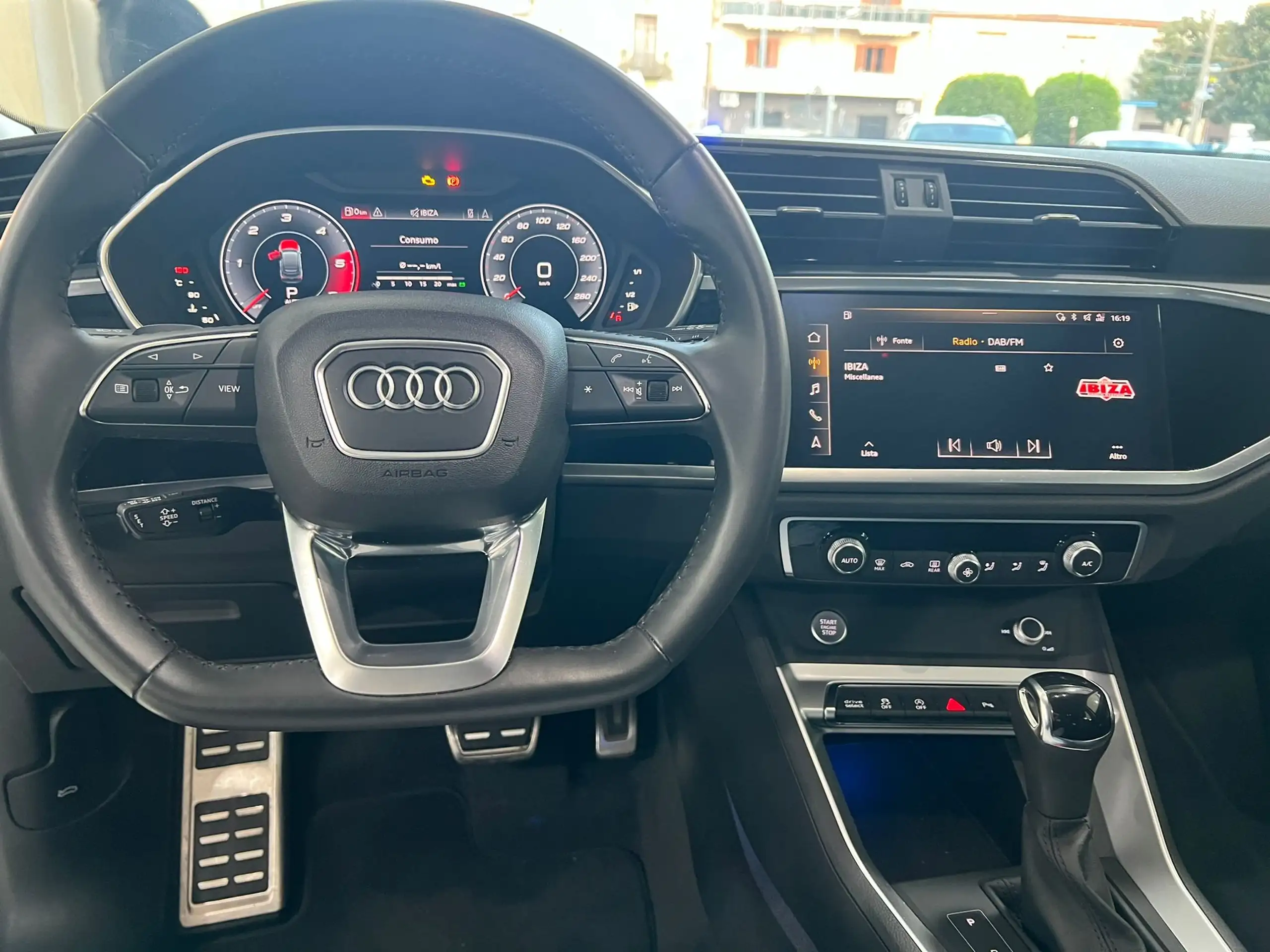 Audi - Q3