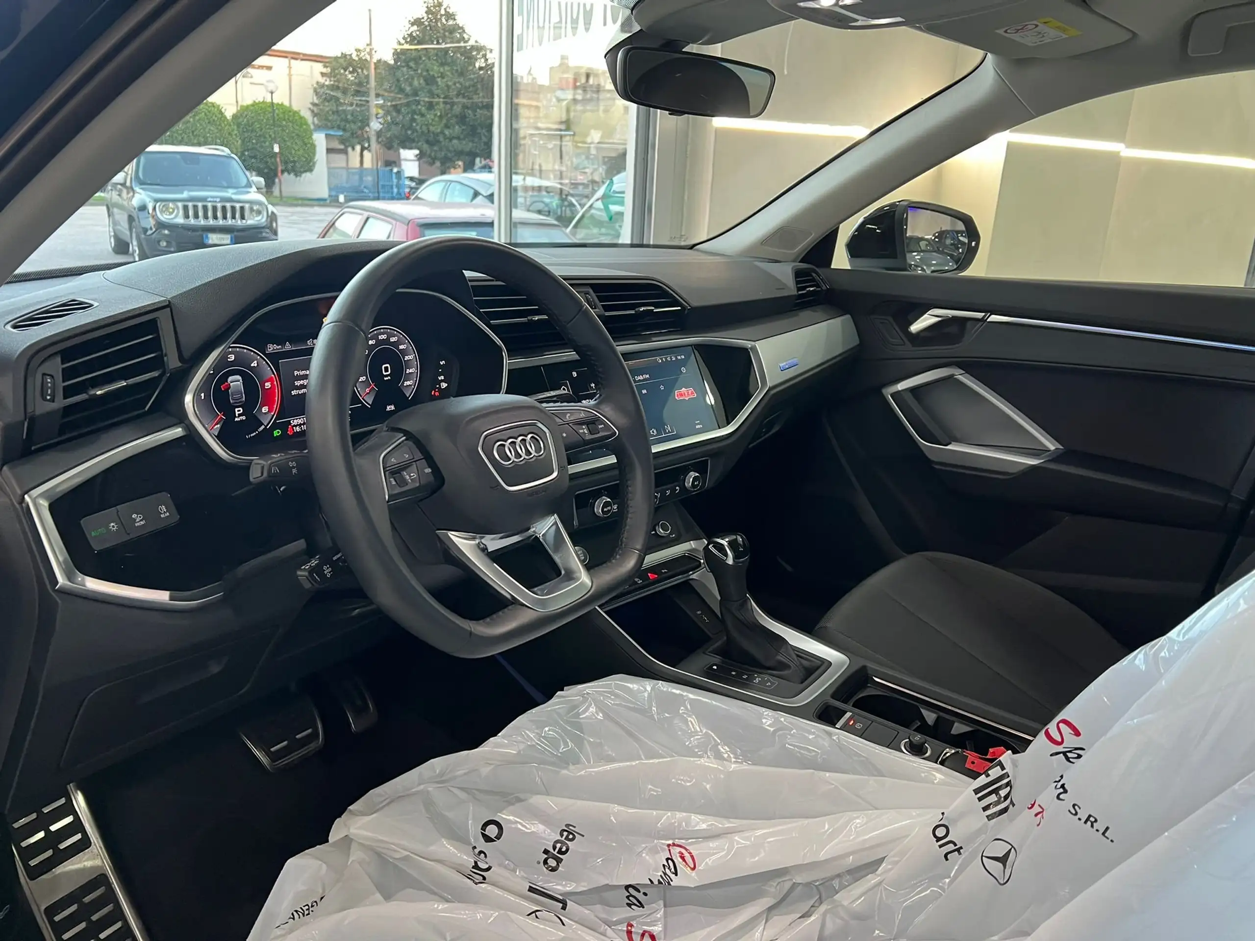 Audi - Q3