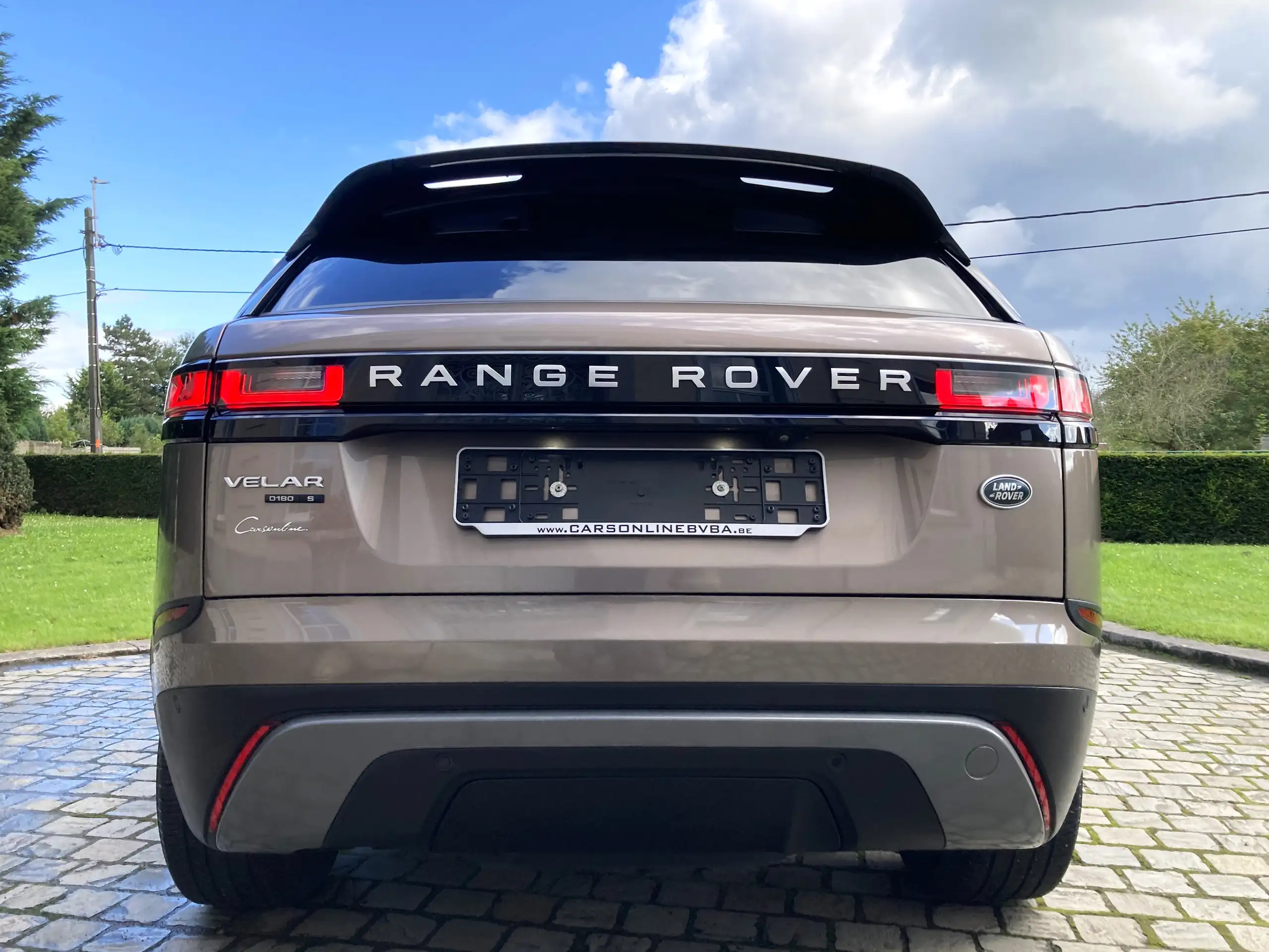 Land Rover - Range Rover Velar