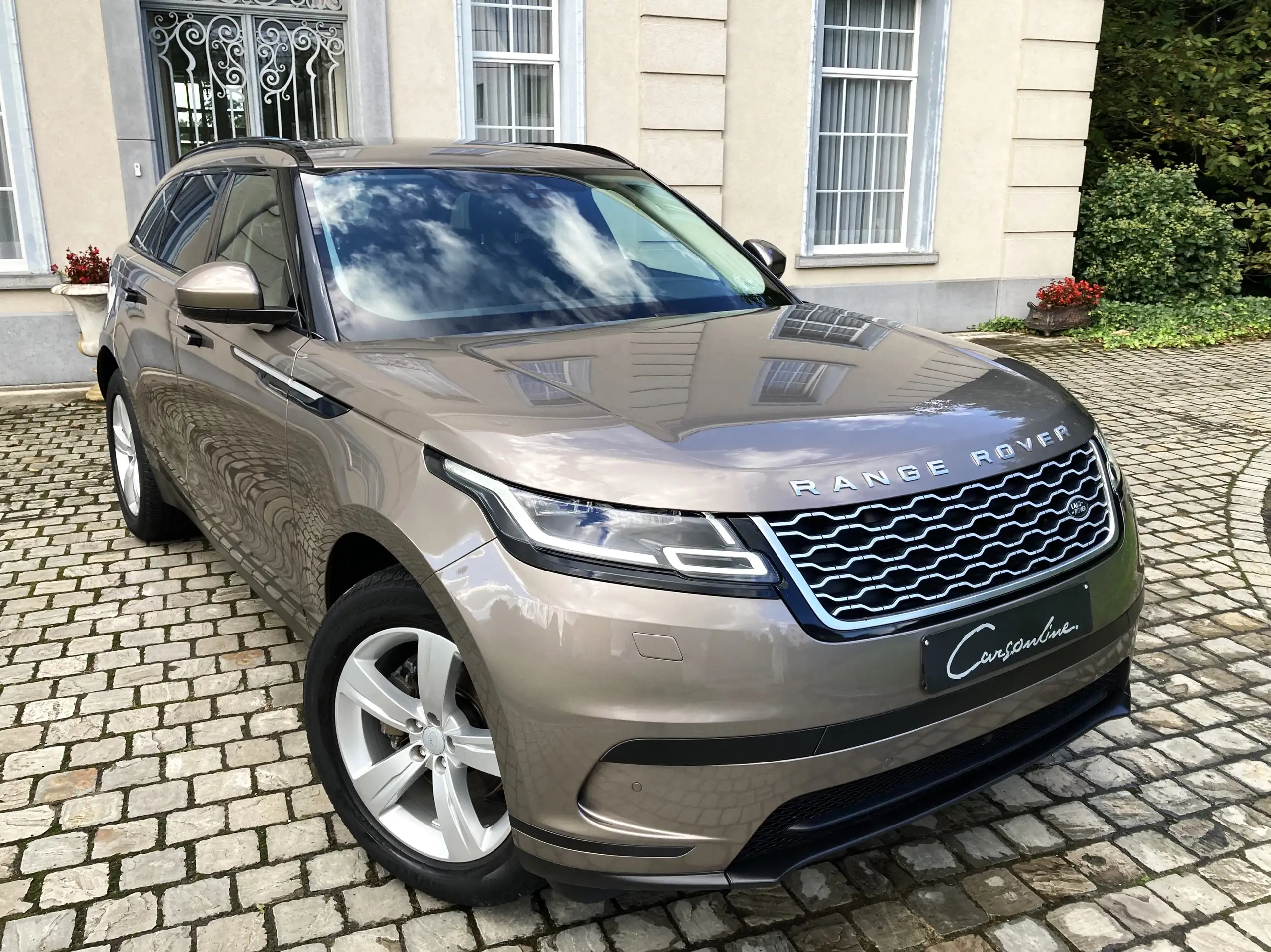 Land Rover - Range Rover Velar