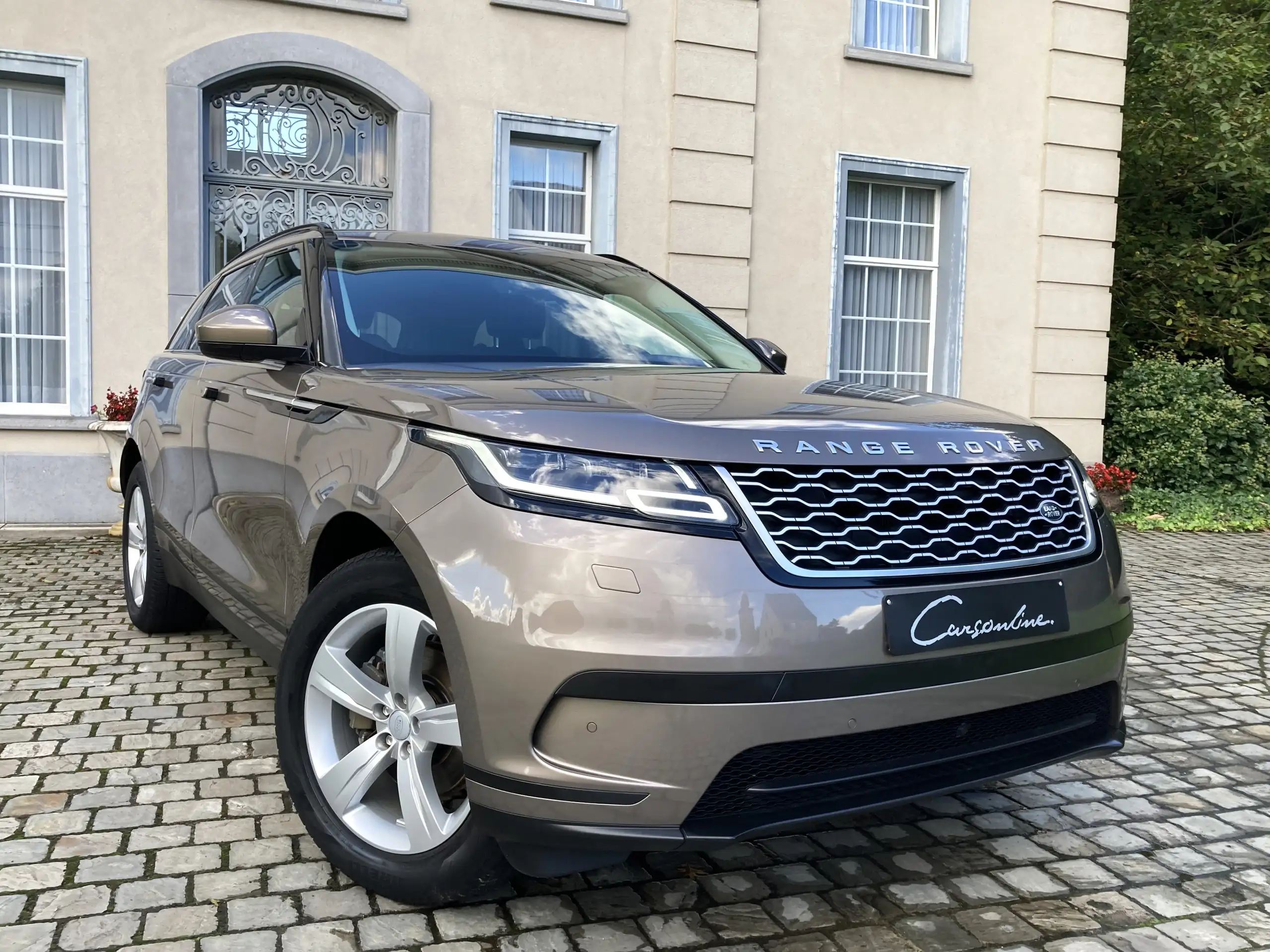 Land Rover - Range Rover Velar