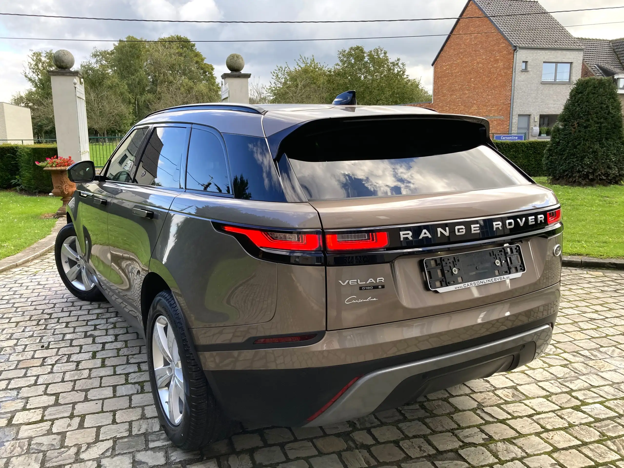 Land Rover - Range Rover Velar