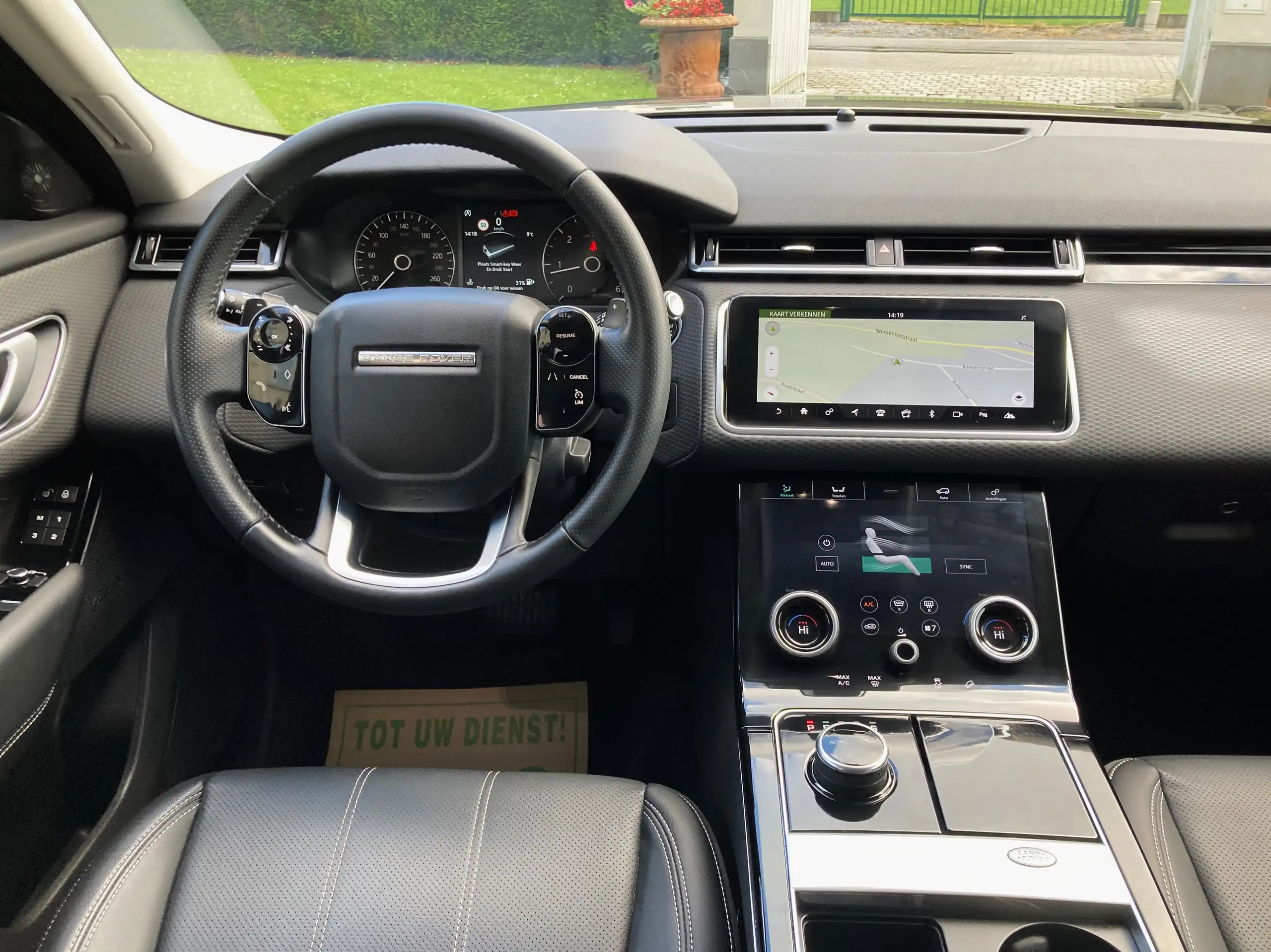 Land Rover - Range Rover Velar