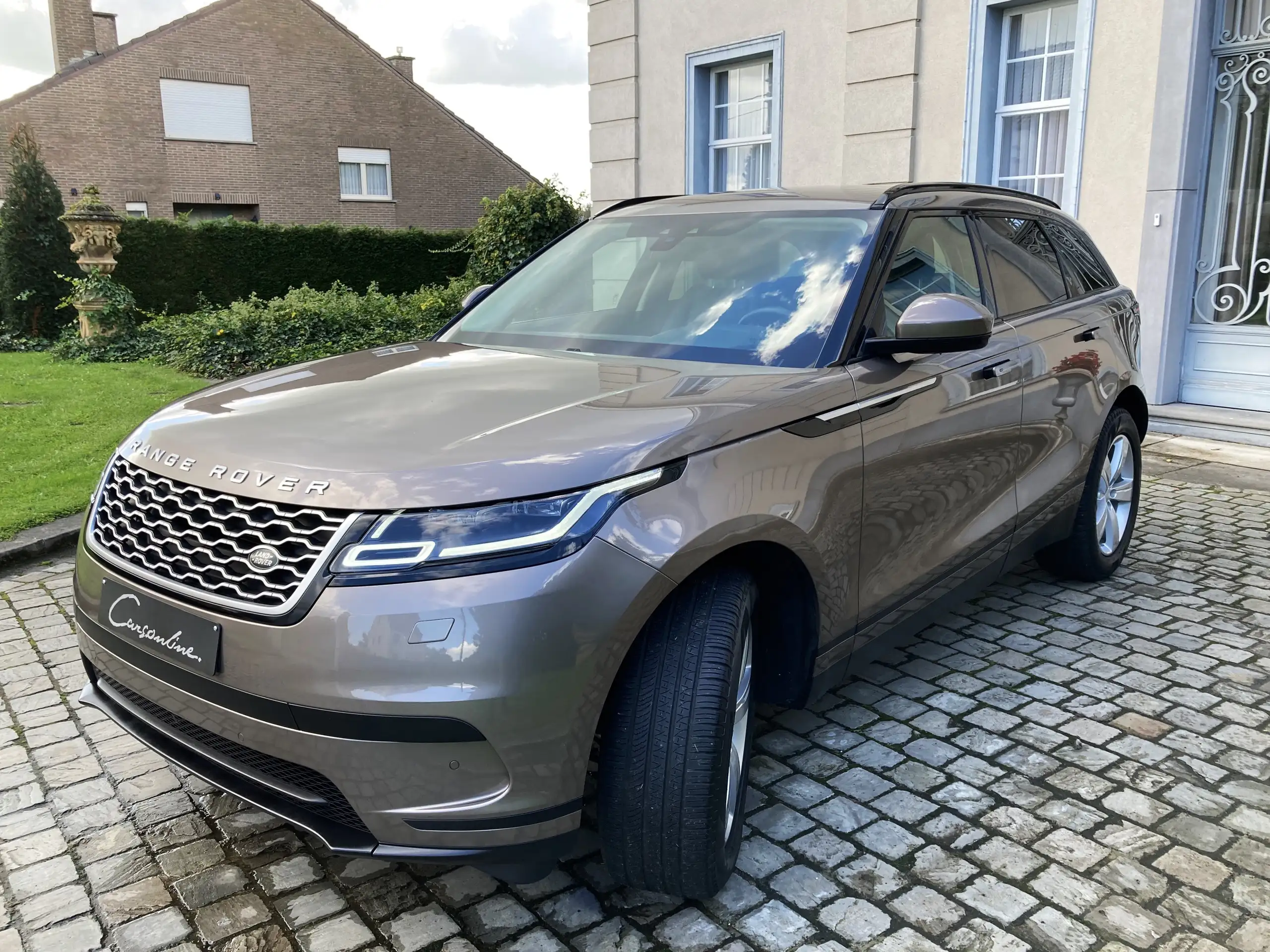 Land Rover - Range Rover Velar