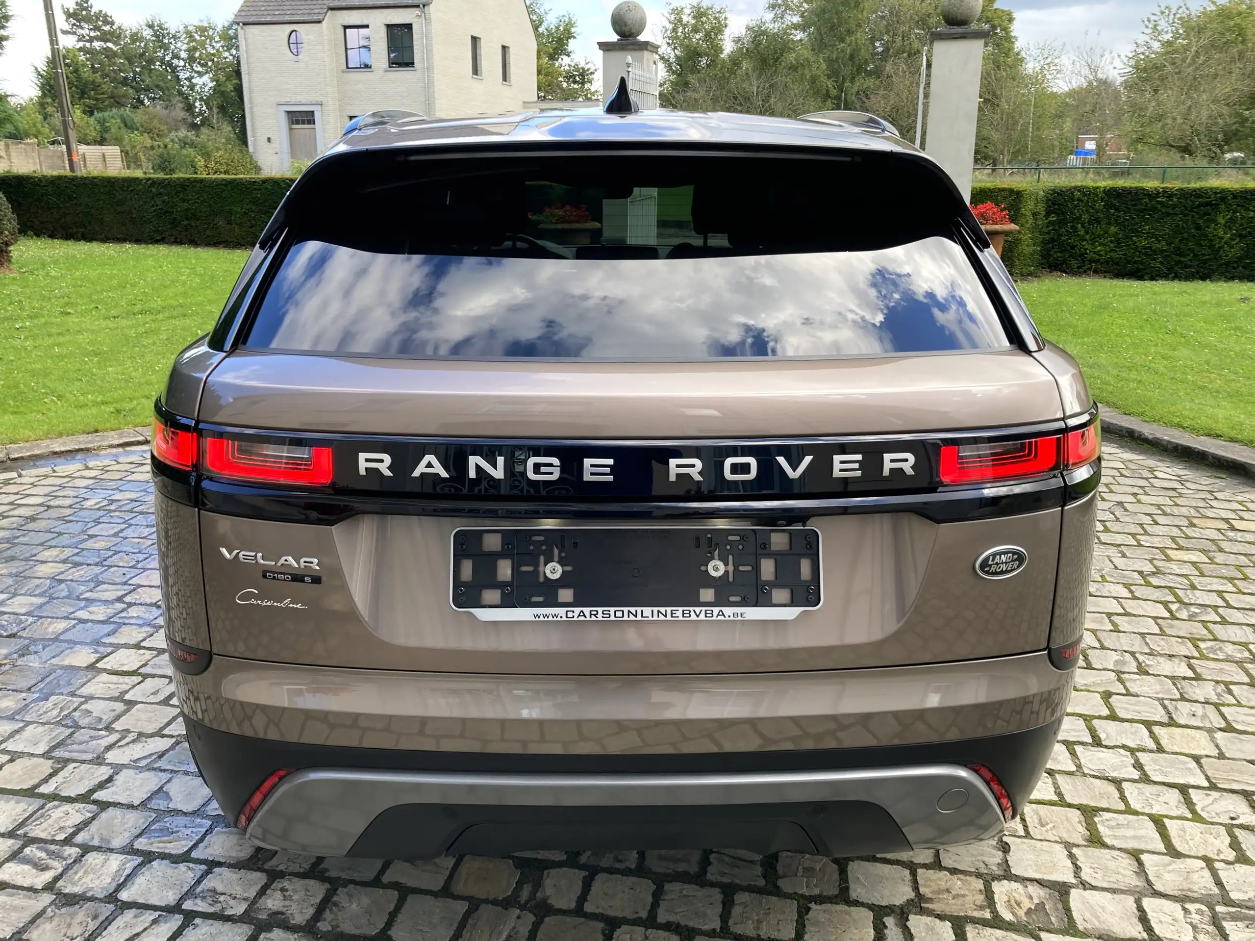 Land Rover - Range Rover Velar