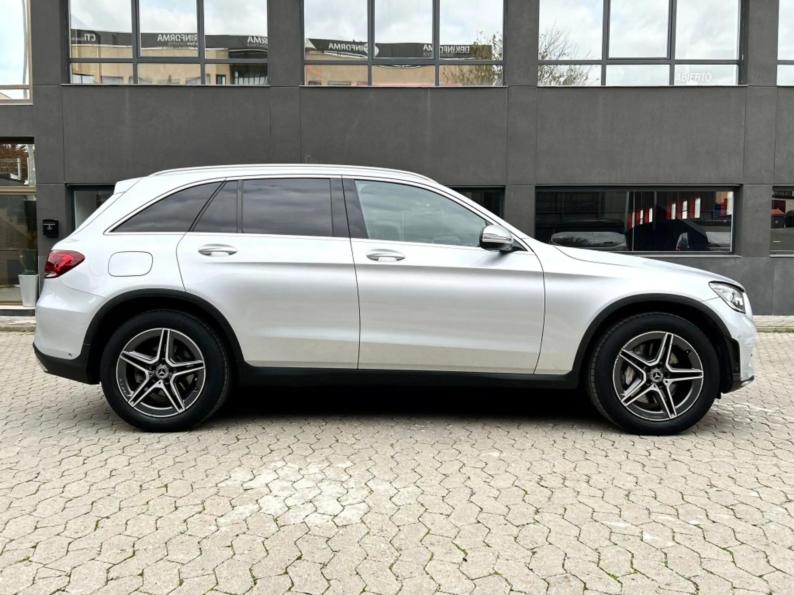 Mercedes-Benz - GLC 200