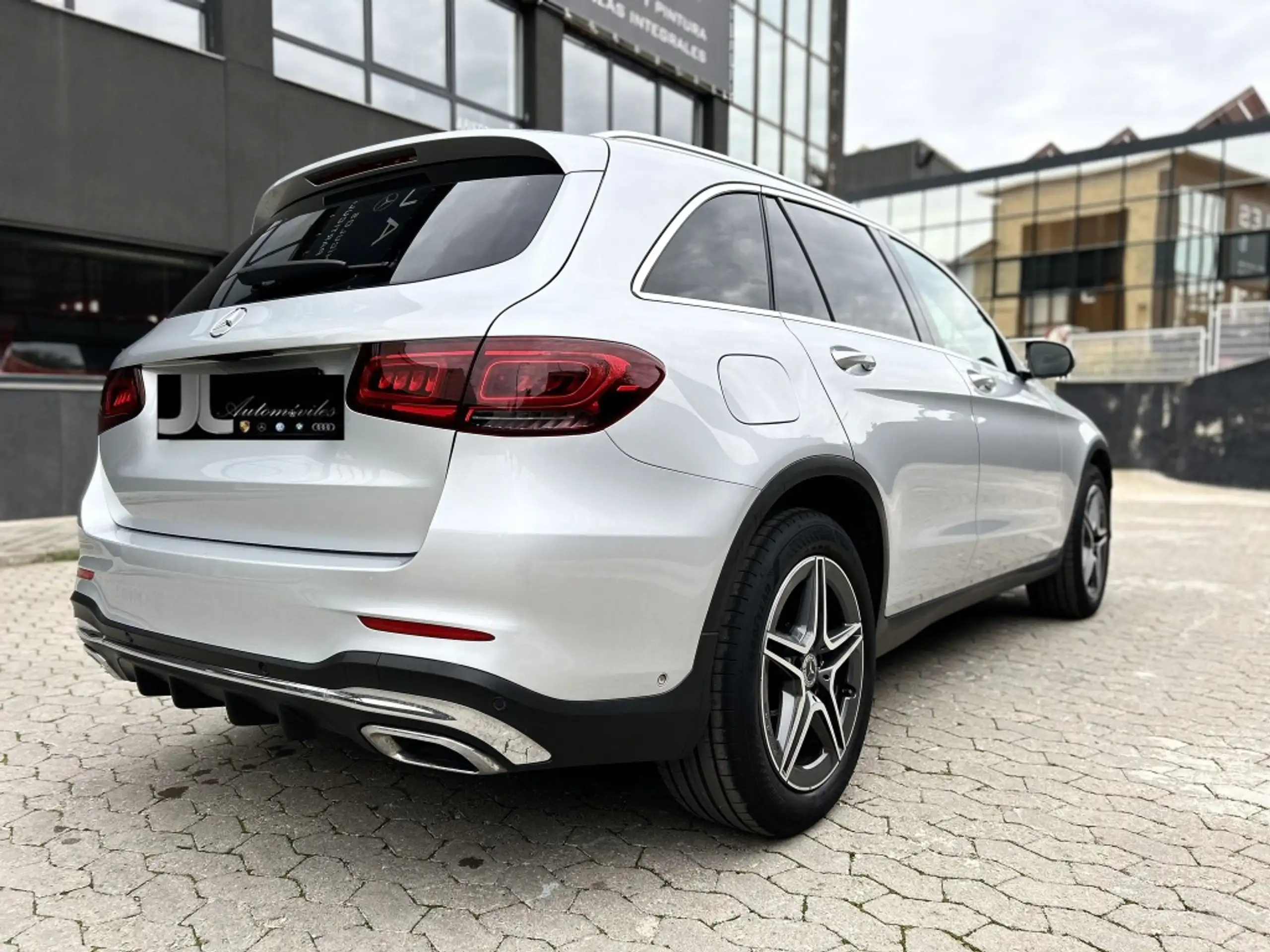 Mercedes-Benz - GLC 200