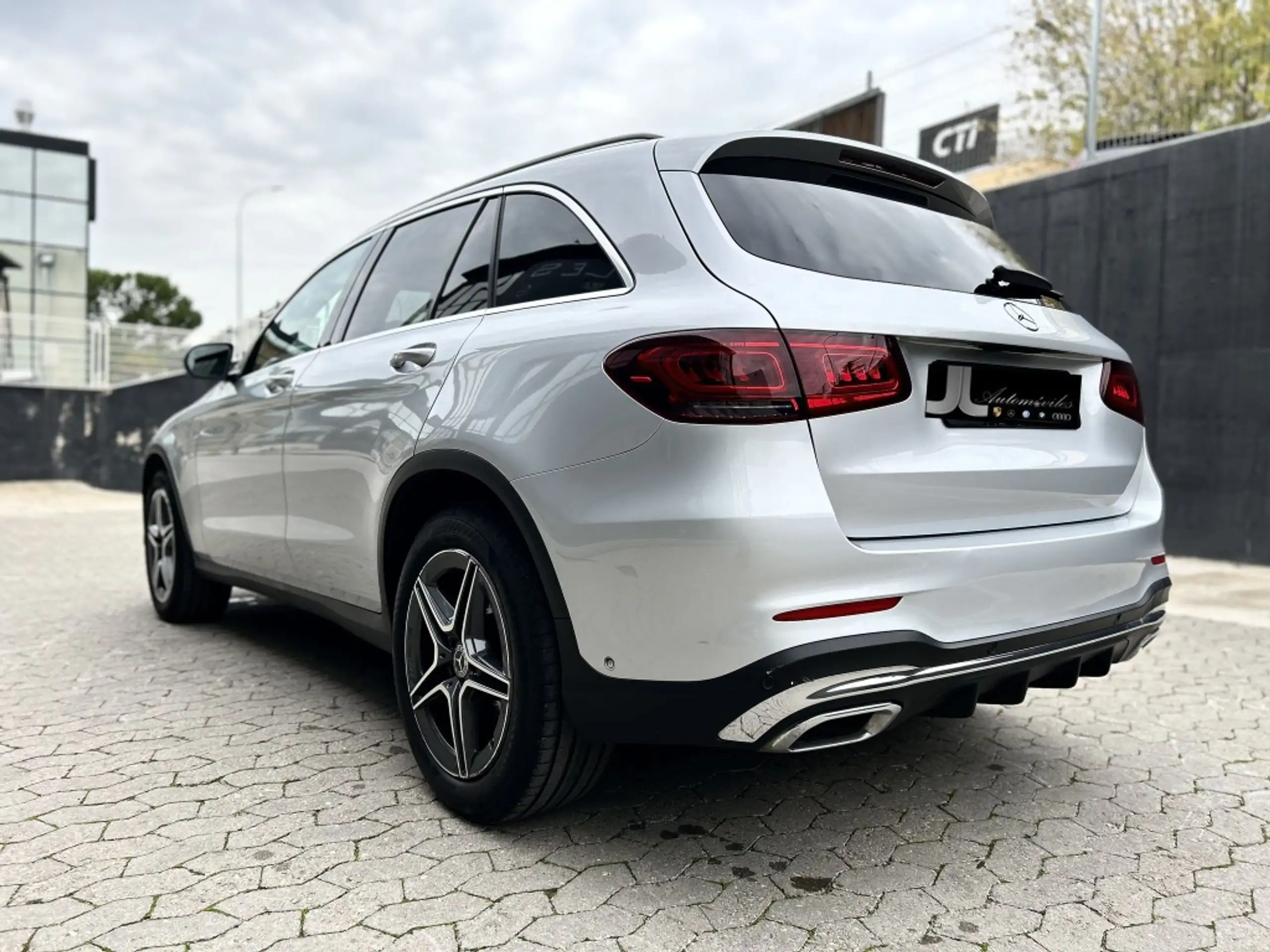 Mercedes-Benz - GLC 200