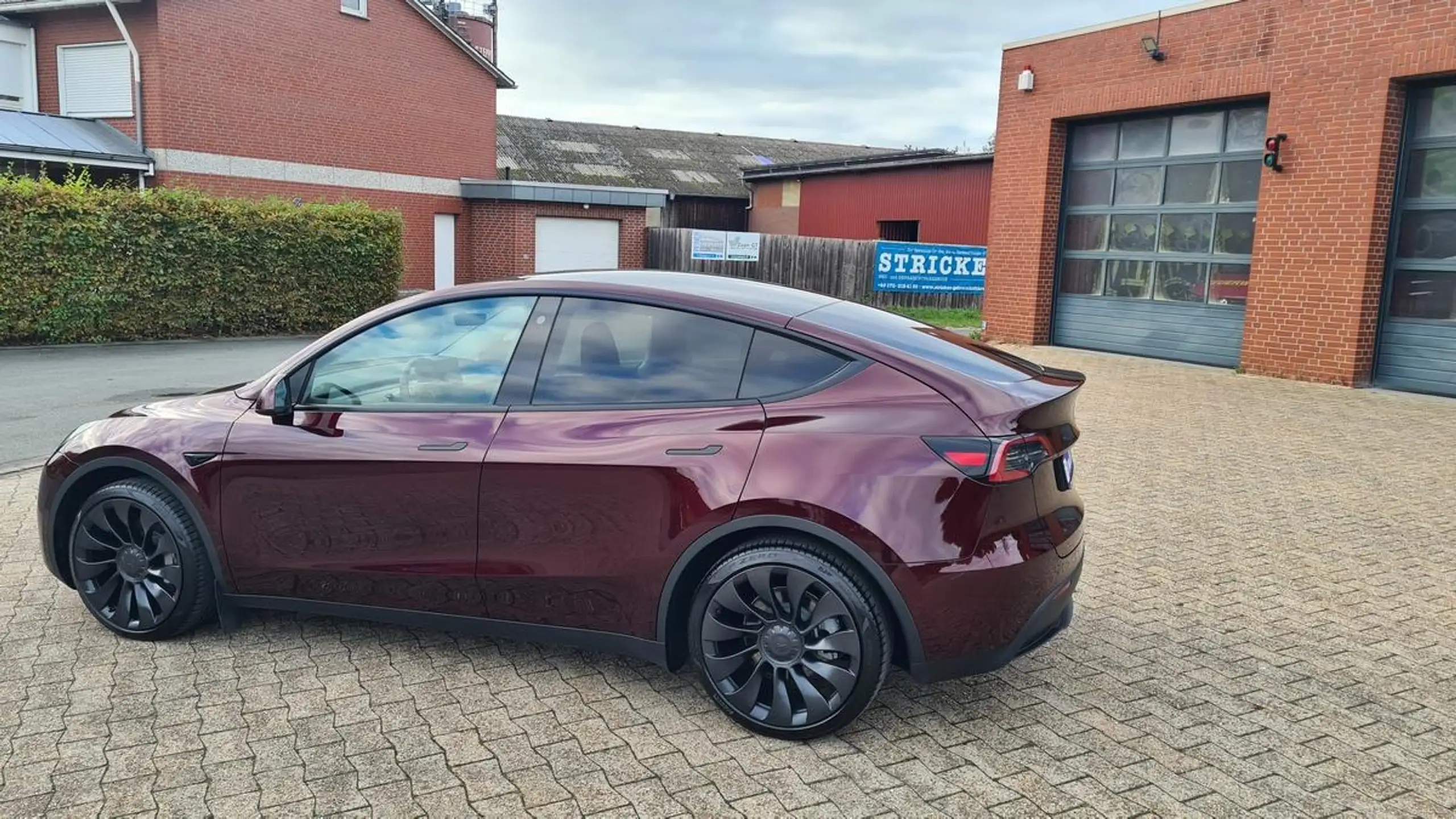 Tesla - Model Y