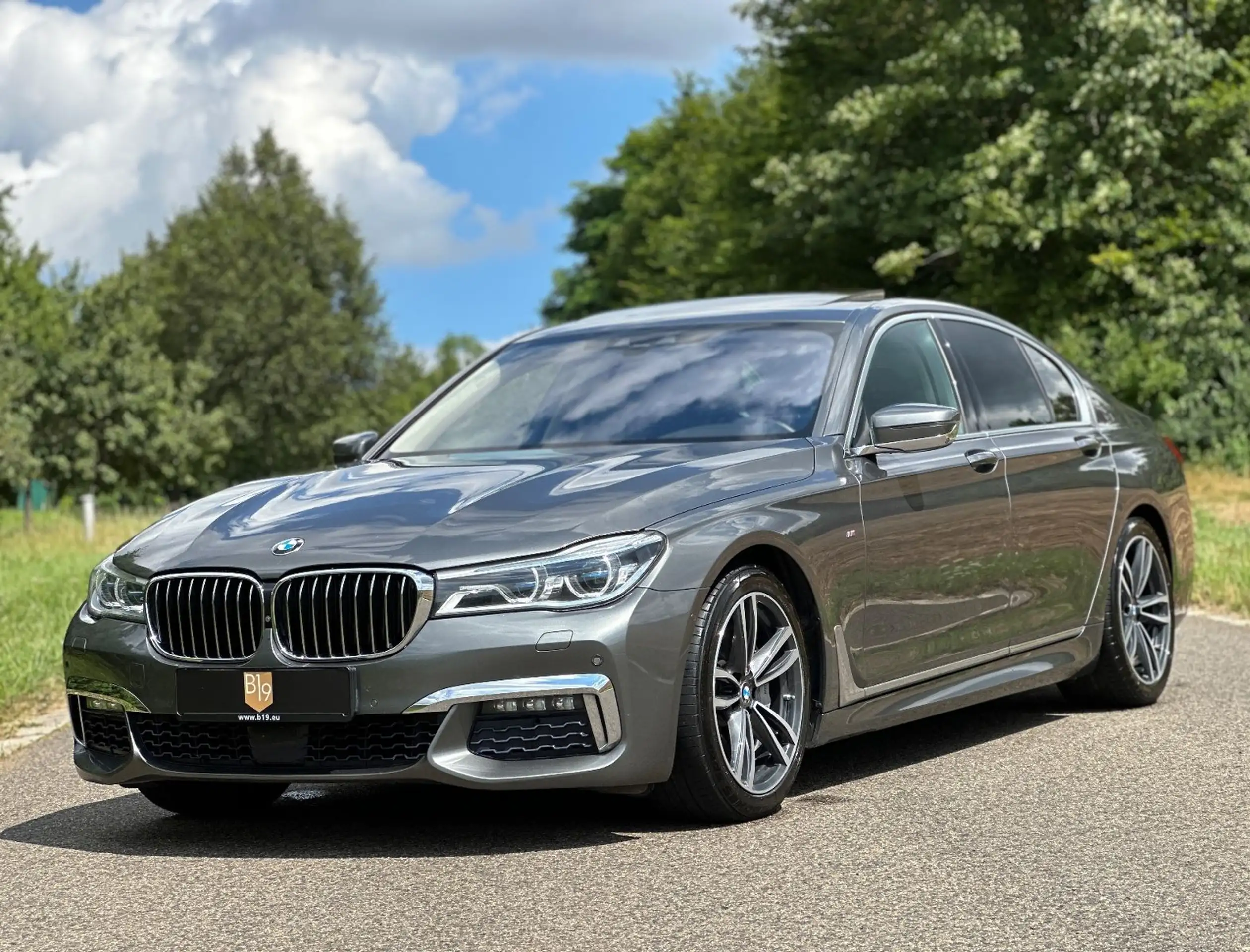 BMW 750 2017