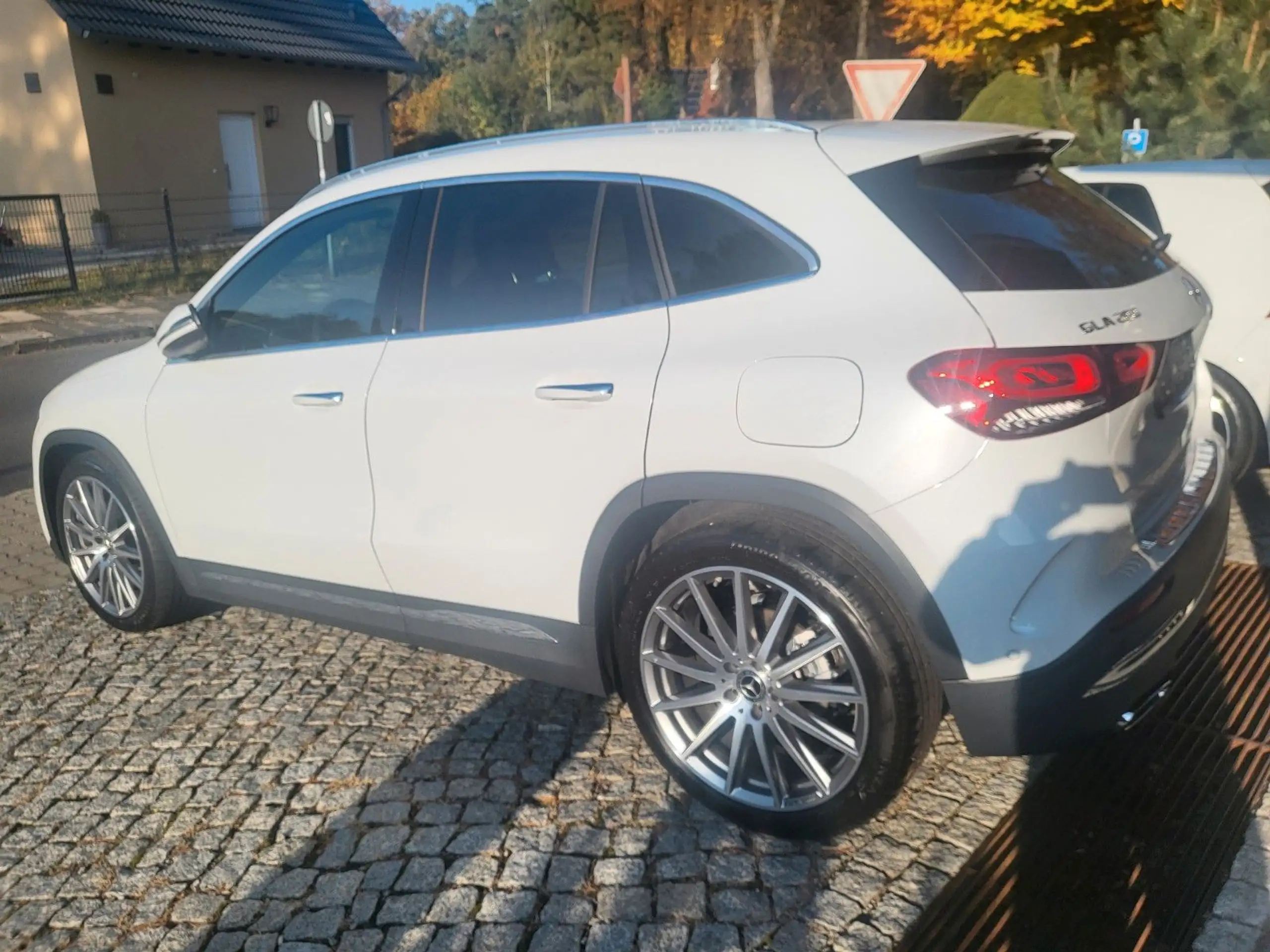 Mercedes-Benz - GLA 200