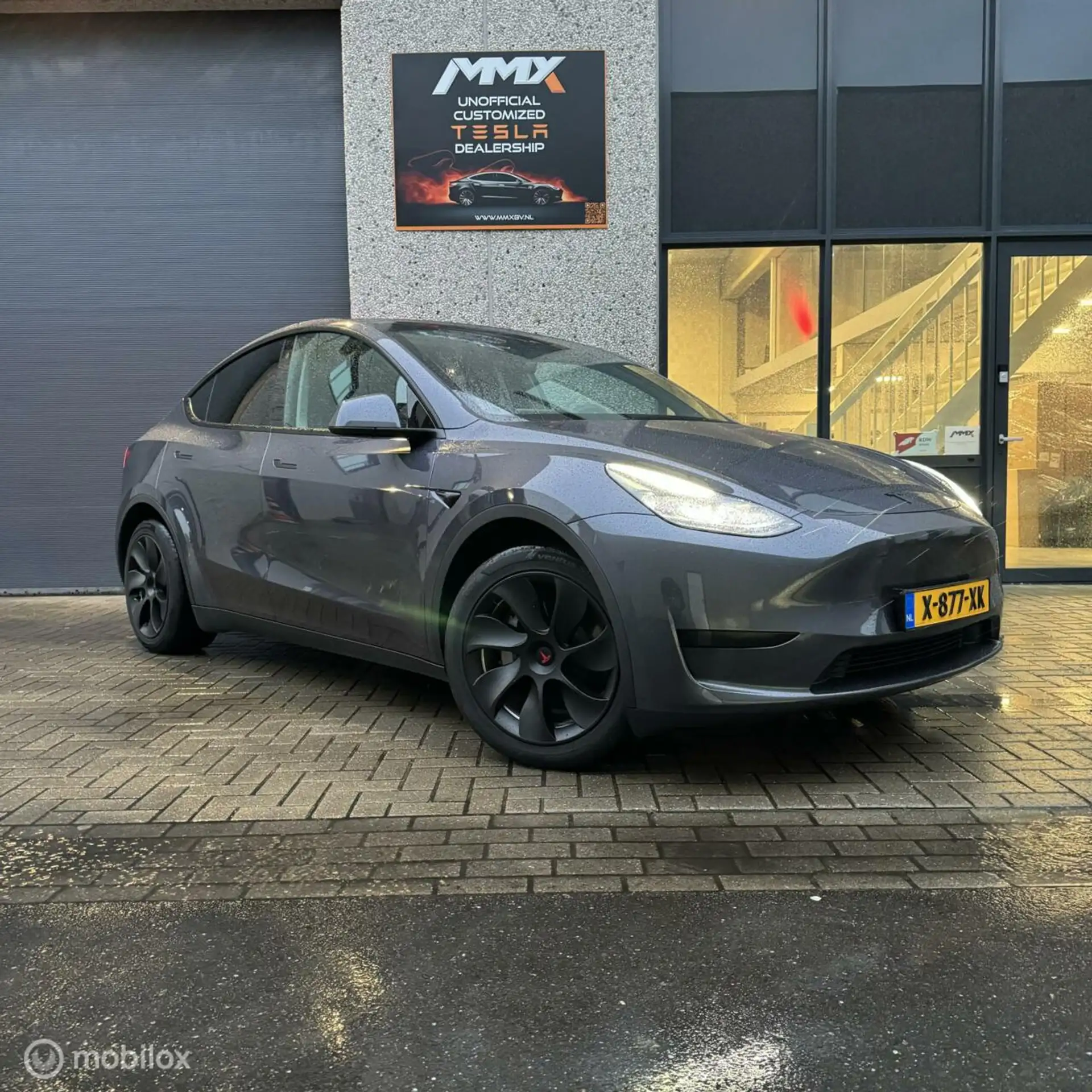 Tesla - Model Y