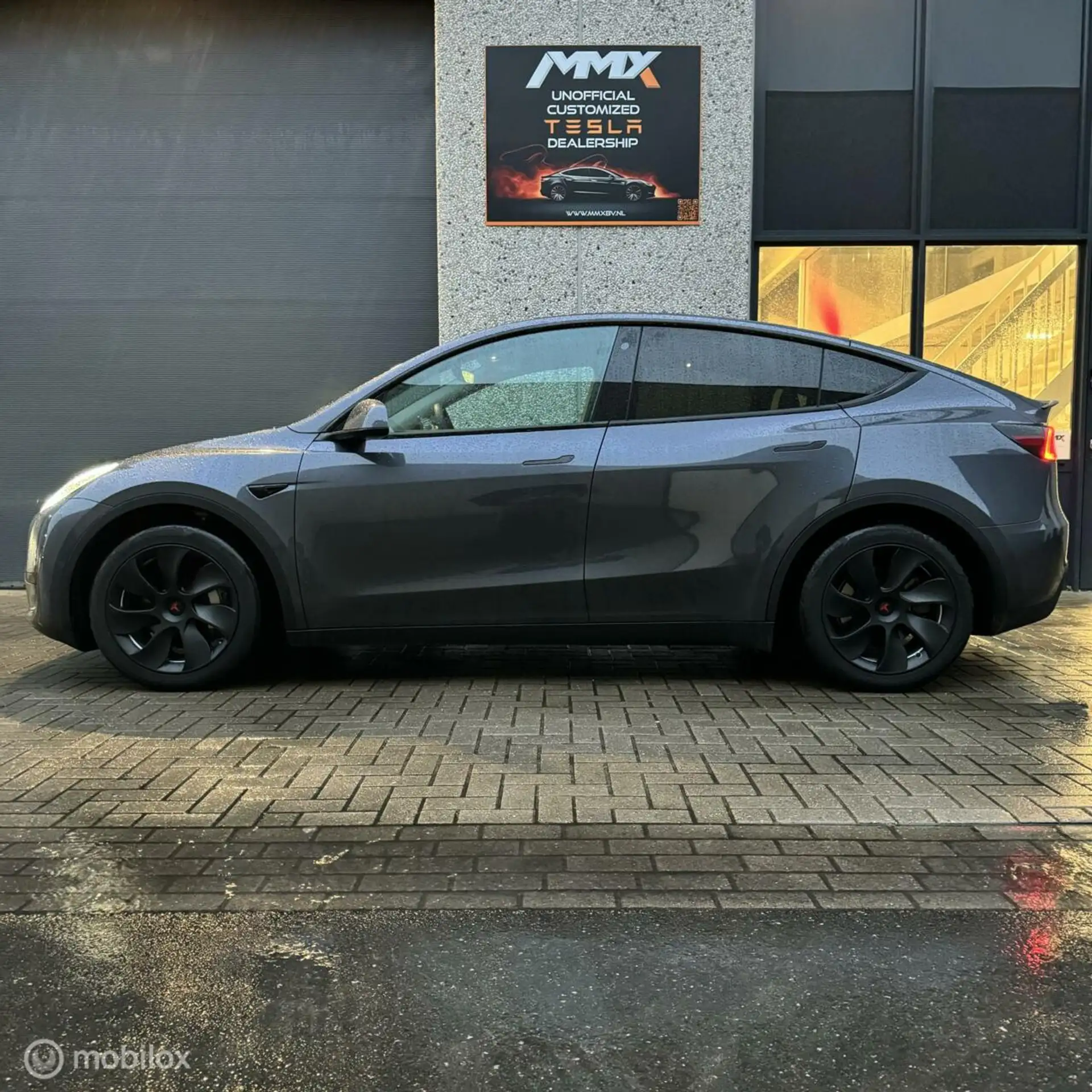 Tesla - Model Y