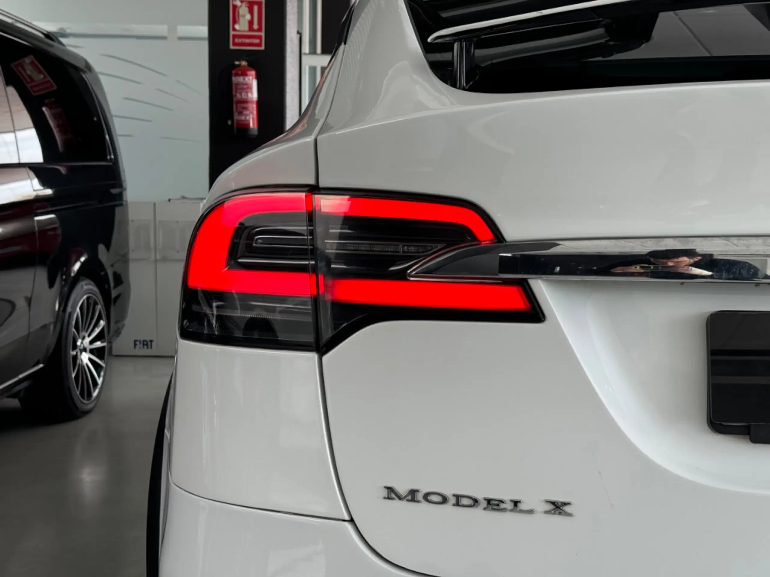 Tesla - Model X