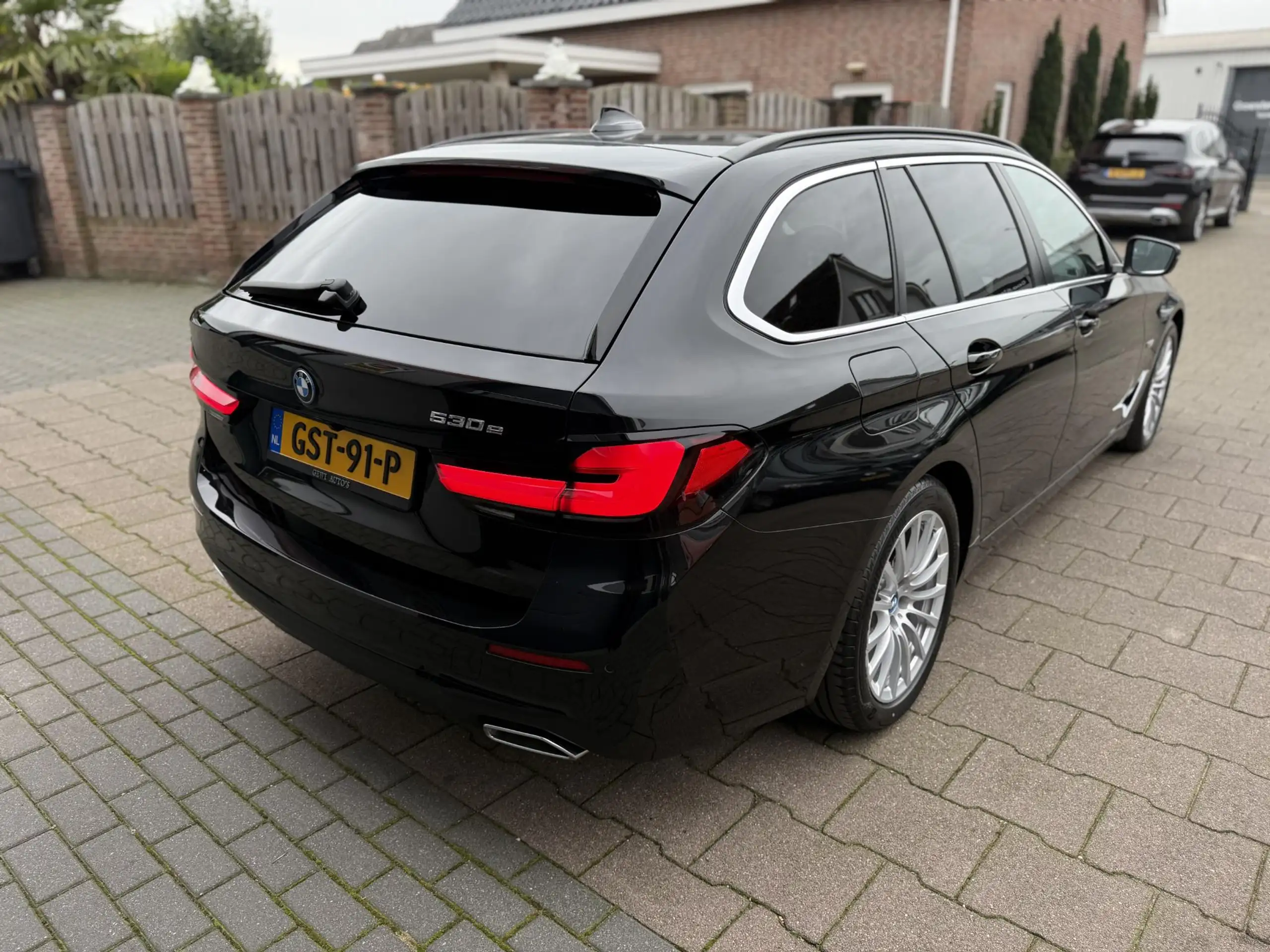 BMW - 530