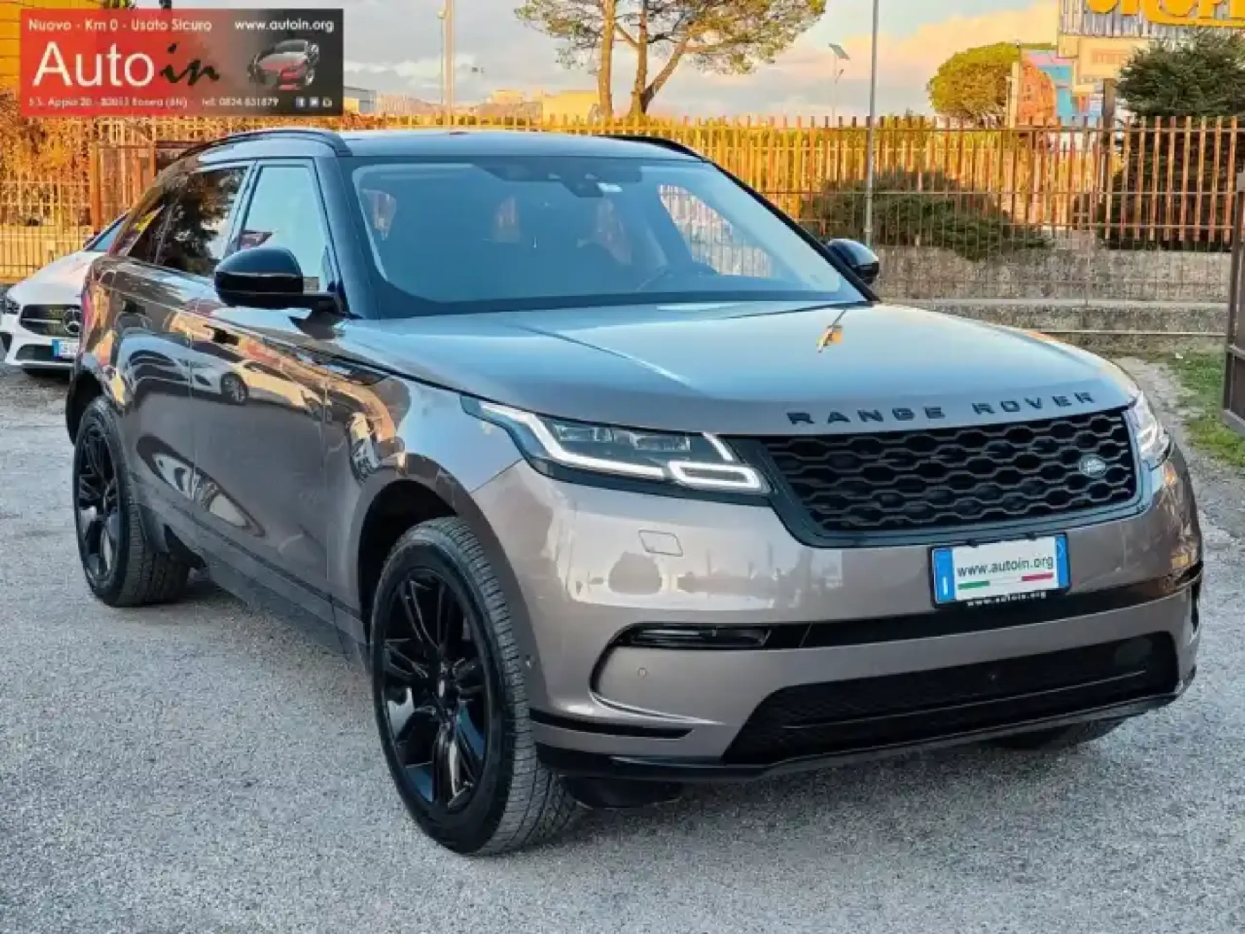 Land Rover - Range Rover Velar