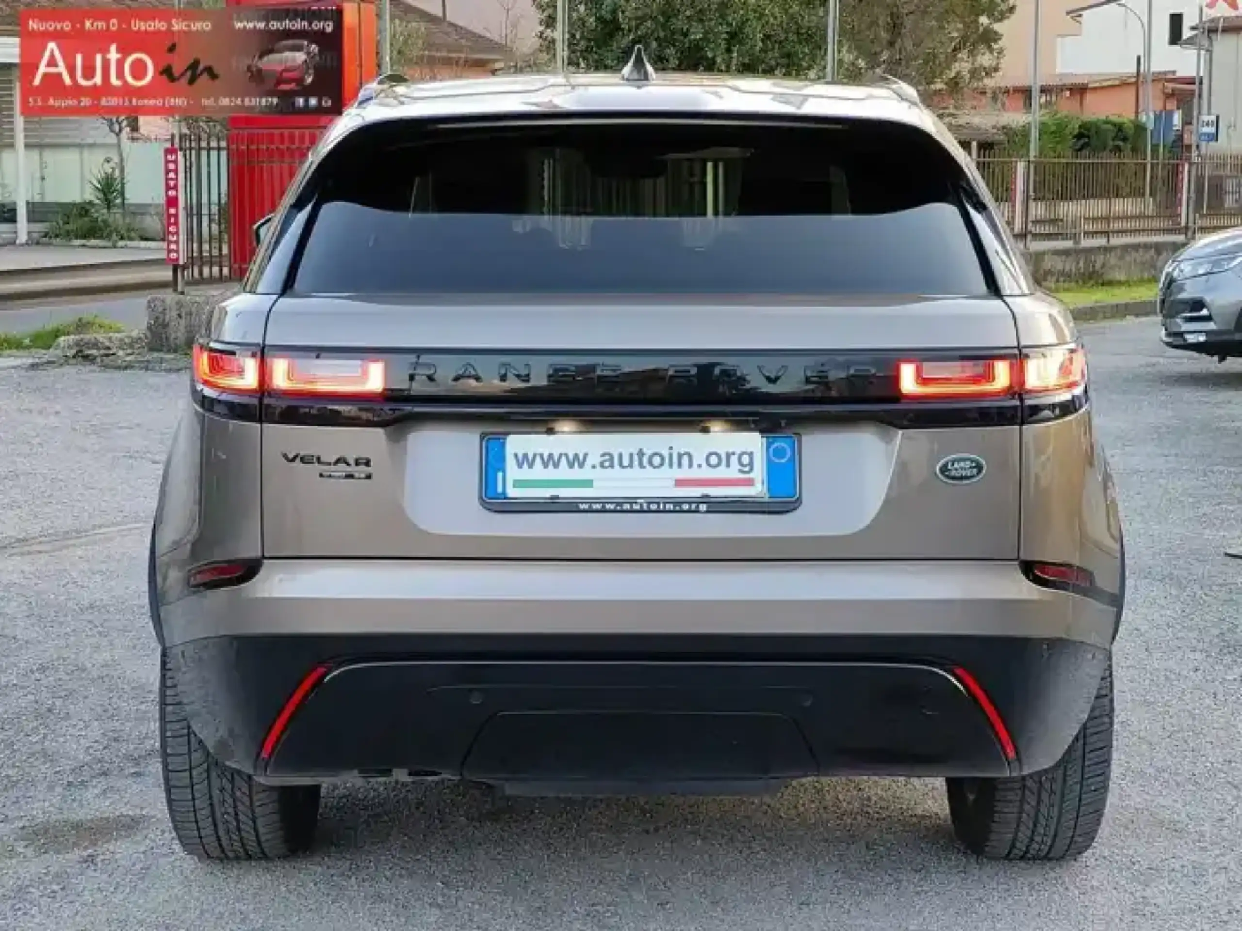 Land Rover - Range Rover Velar